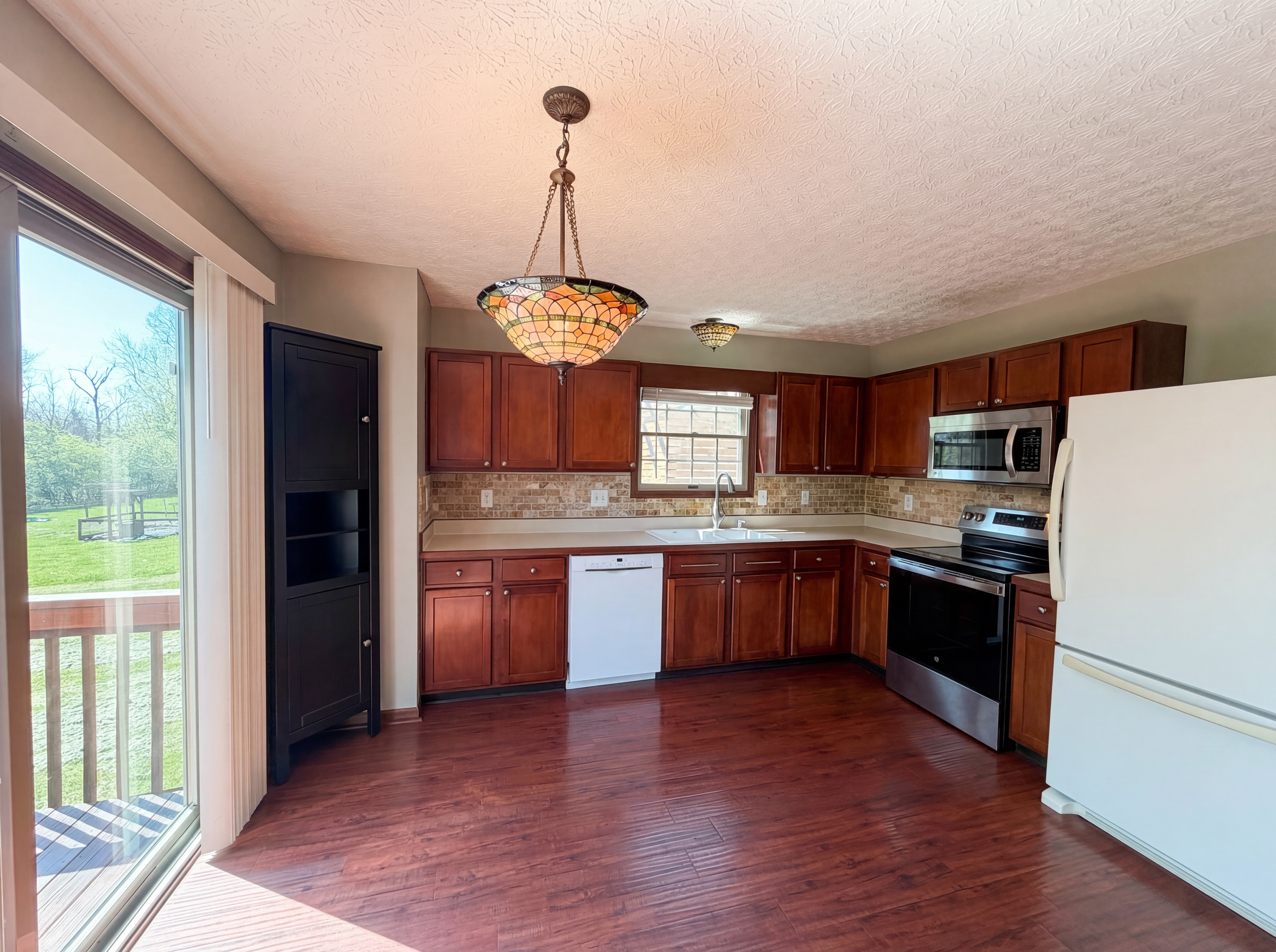 Photo 14 of 25 of 3373 Brook Spring Dr, Grove City, OH