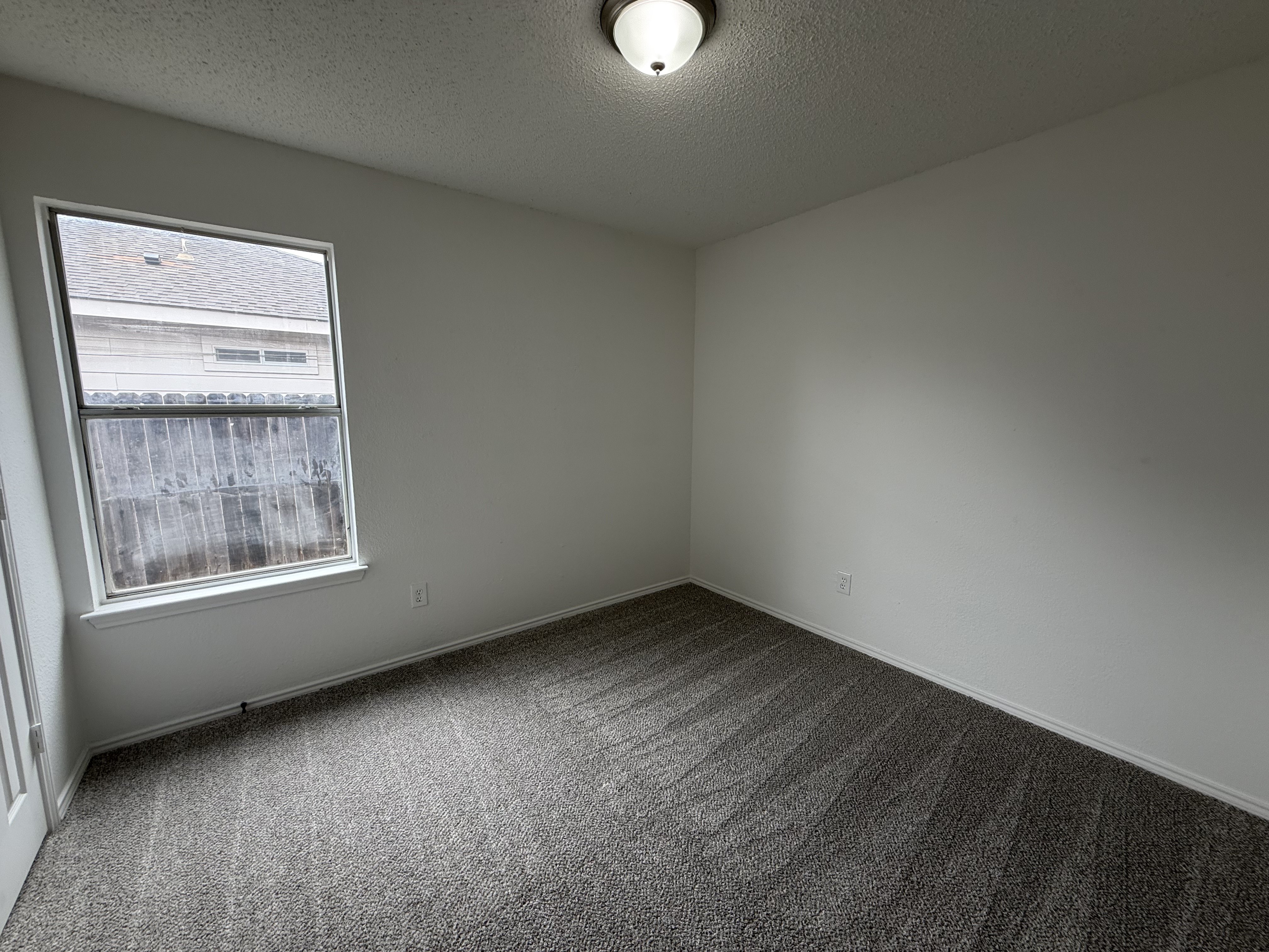 Photo 4 of 31 of 1033 Olivewood Ln, Fort Worth, TX