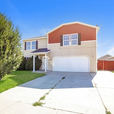 Property photo 1 of 16208 Plow Ave