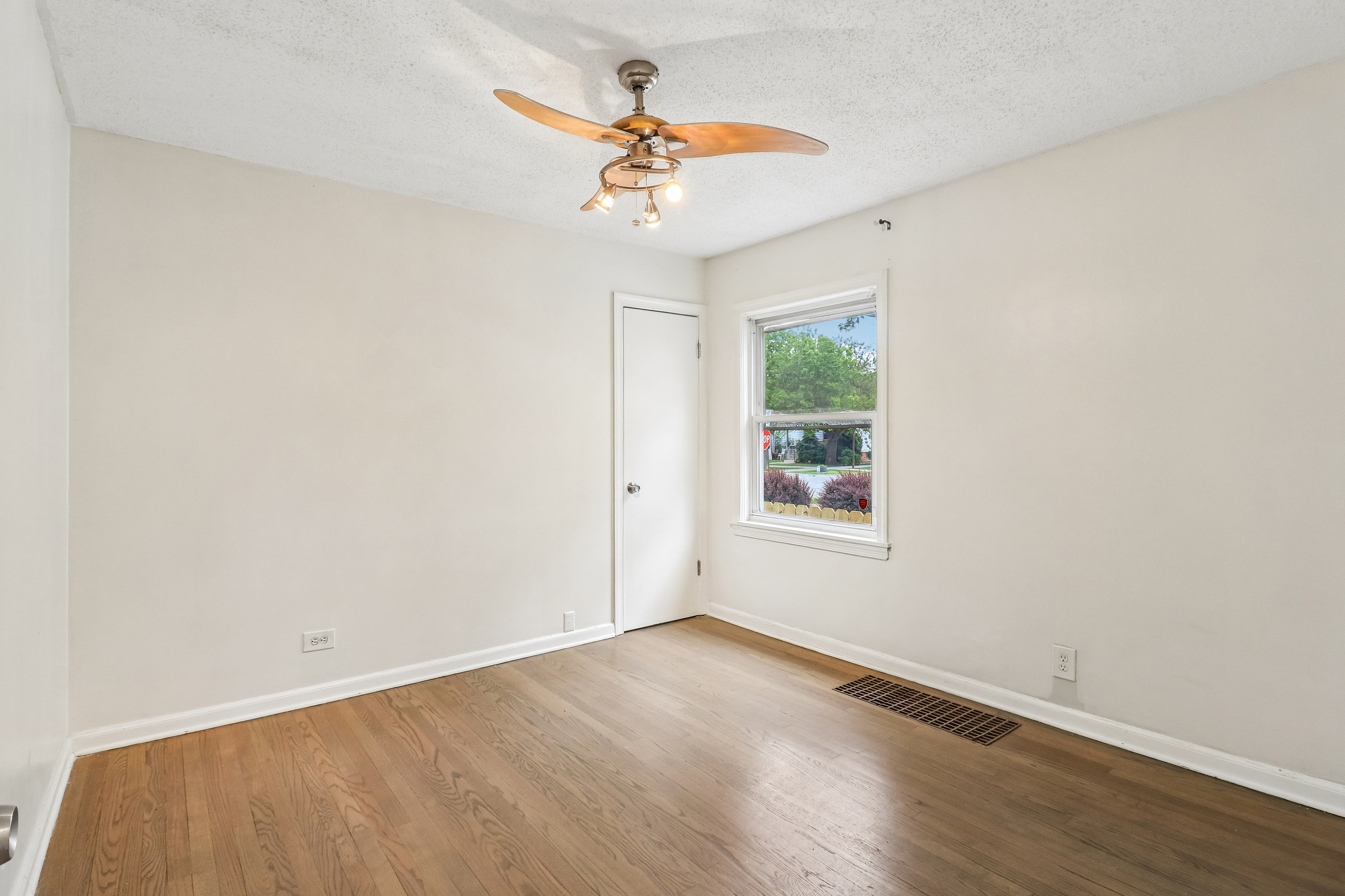 Photo 36 of 41 of 1107 W 101st St, Chicago, IL