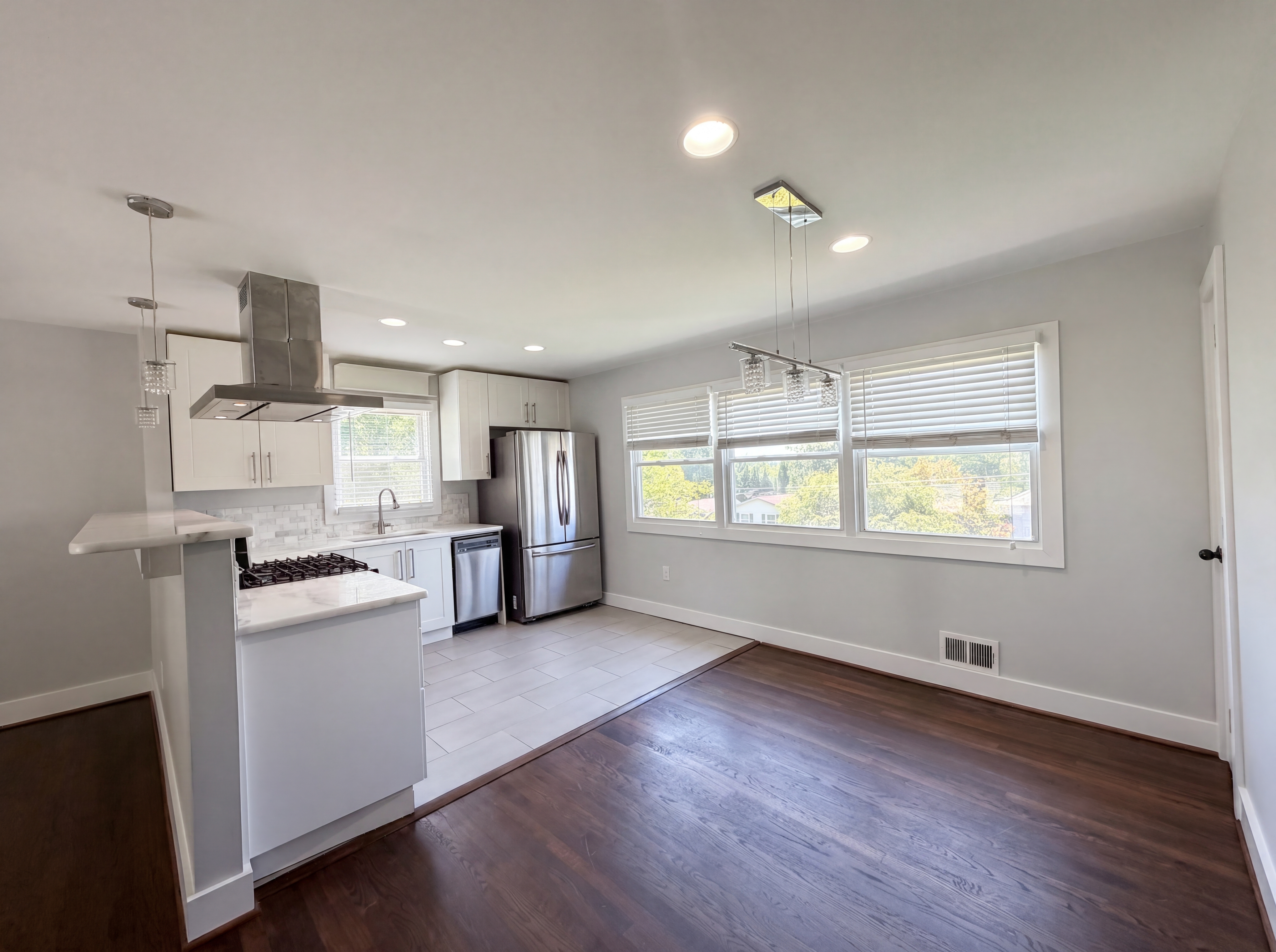 Photo 2 of 69 of 6515 Carriage Dr, Alexandria, VA