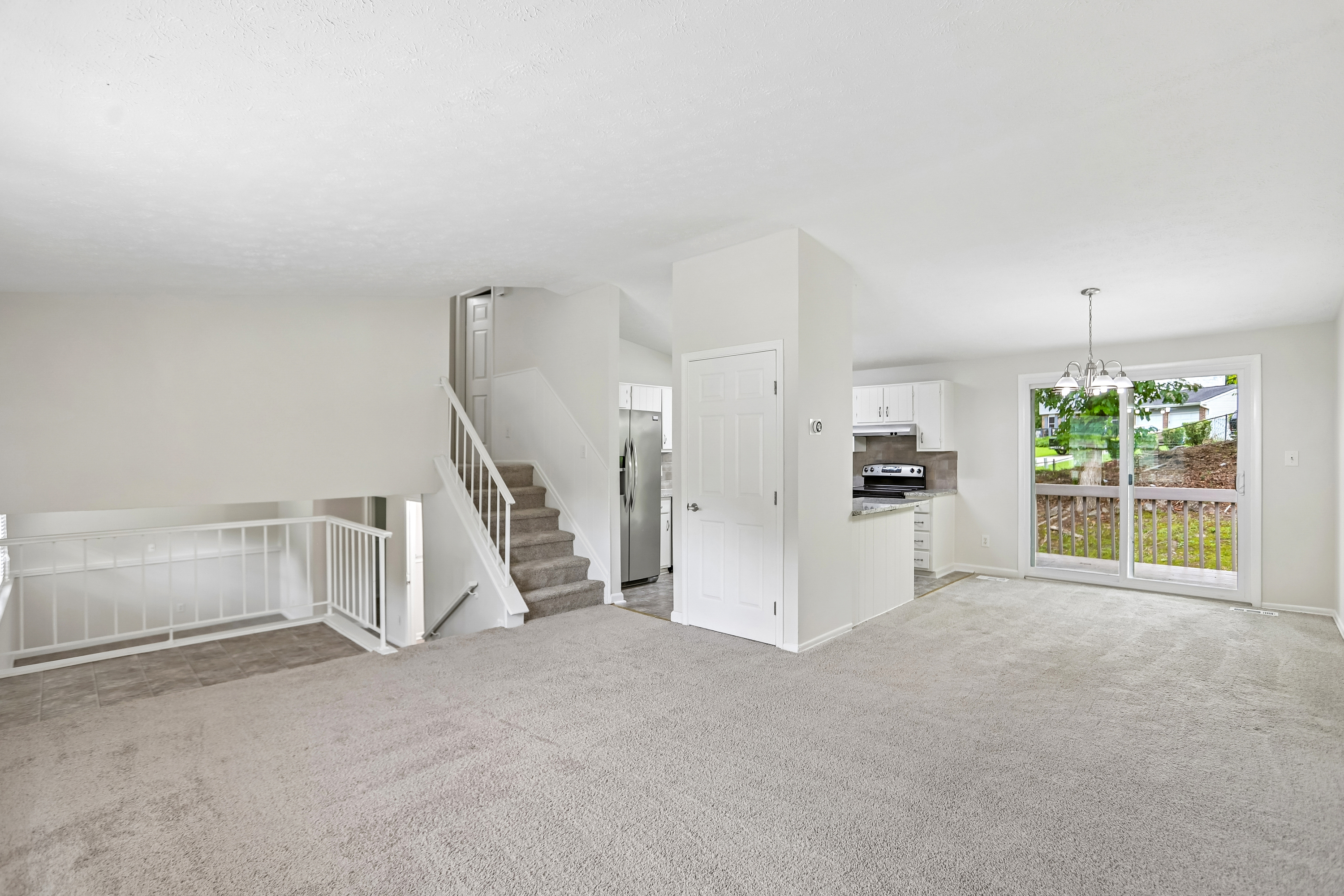 Photo 4 of 34 of 3020 Forestside Ln, Atlanta, GA