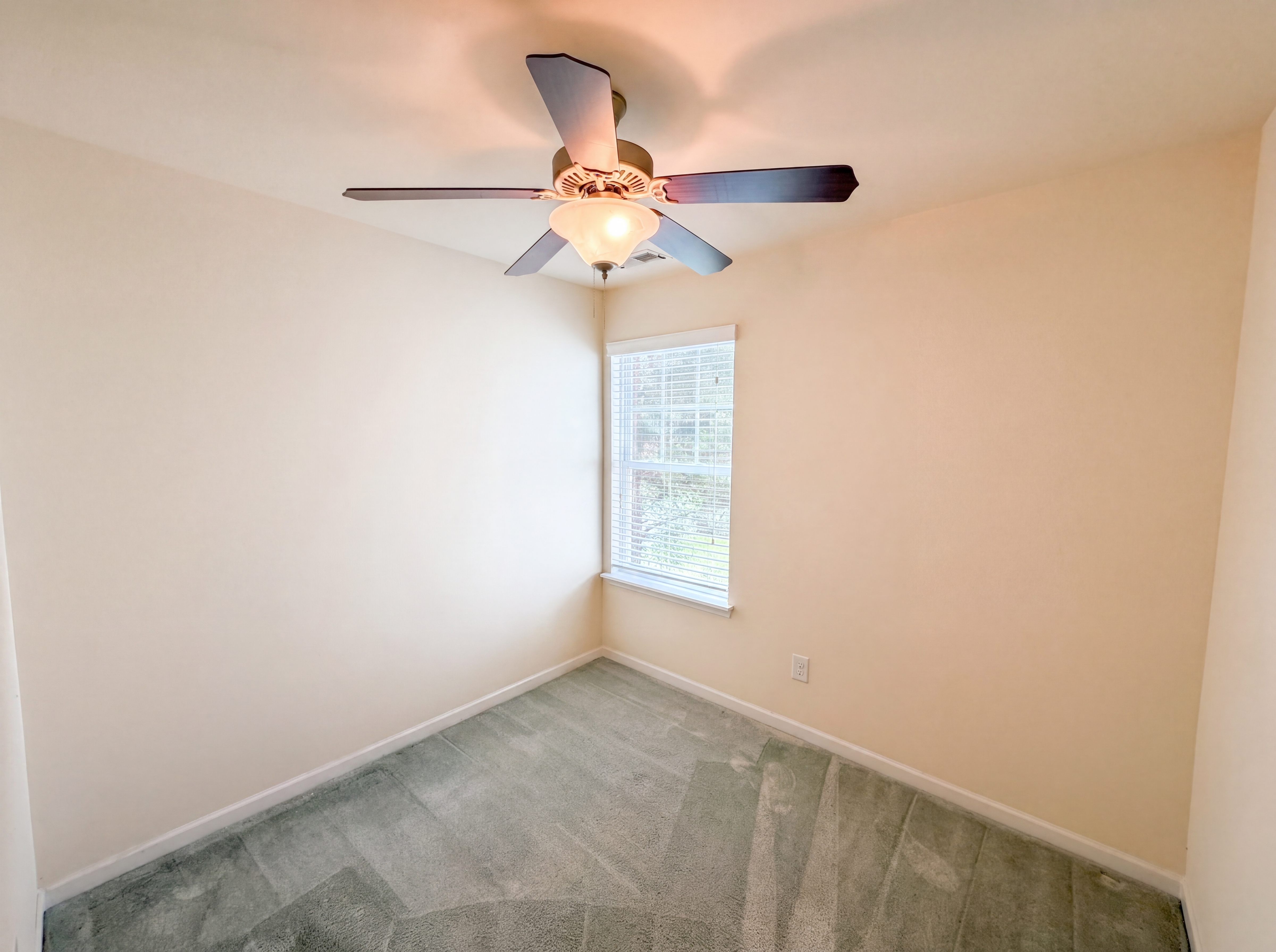 Photo 12 of 19 of 13809 Singleleaf Ln, Charlotte, NC