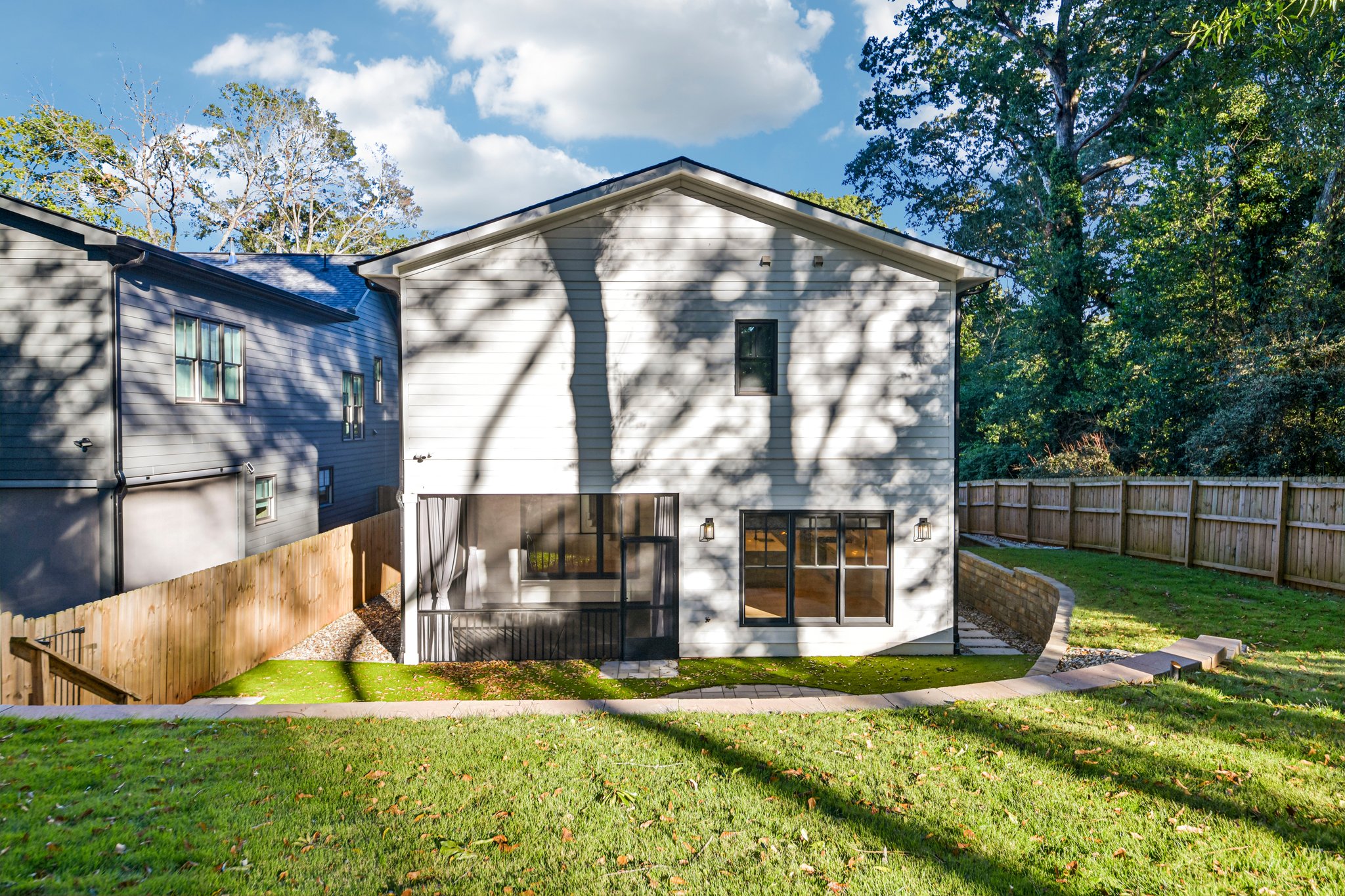 Photo 5 of 30 of 2073 Candler Road SE, Atlanta, GA