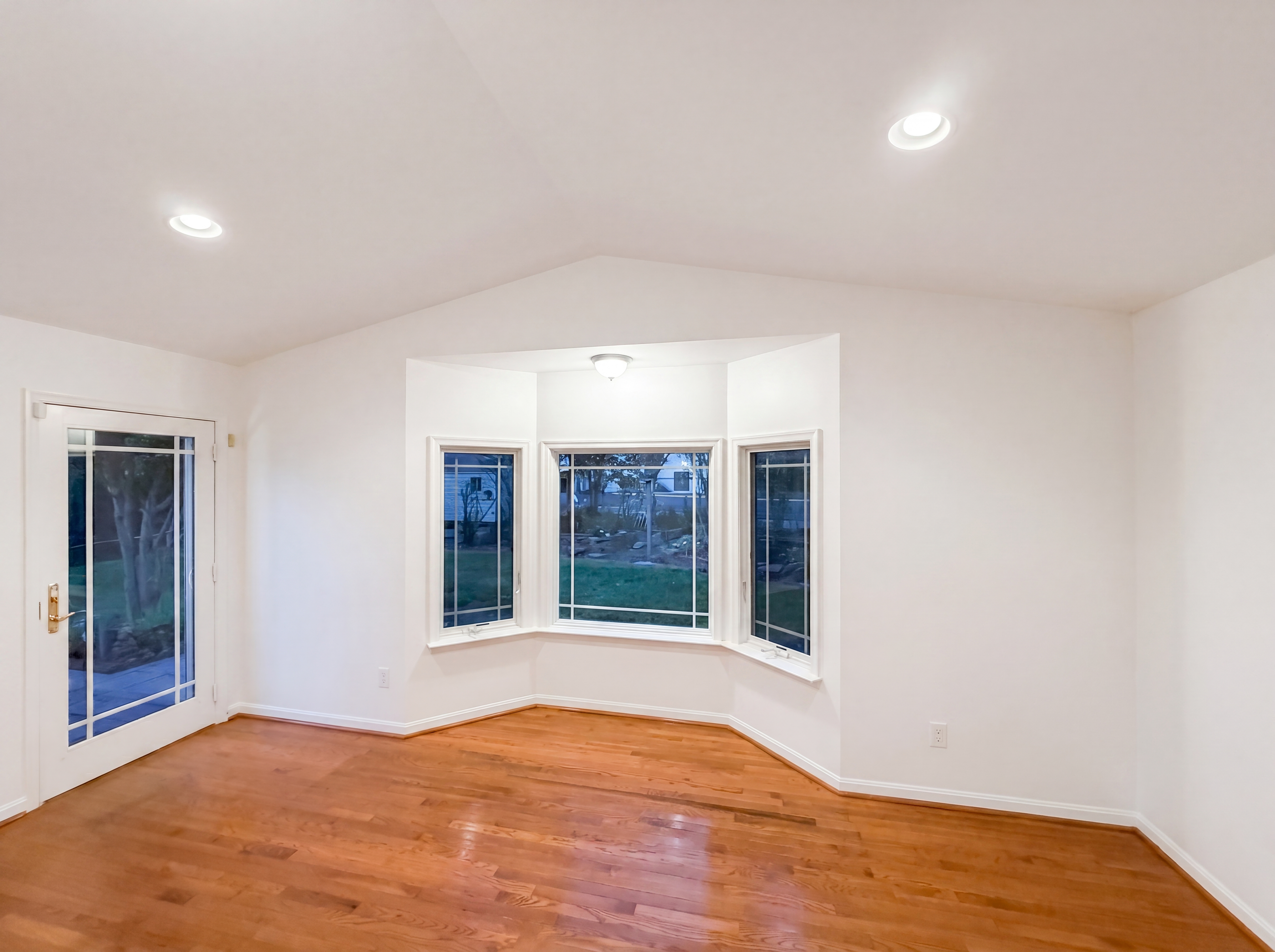 Photo 11 of 51 of 8947 Rosewood St, Manassas, VA