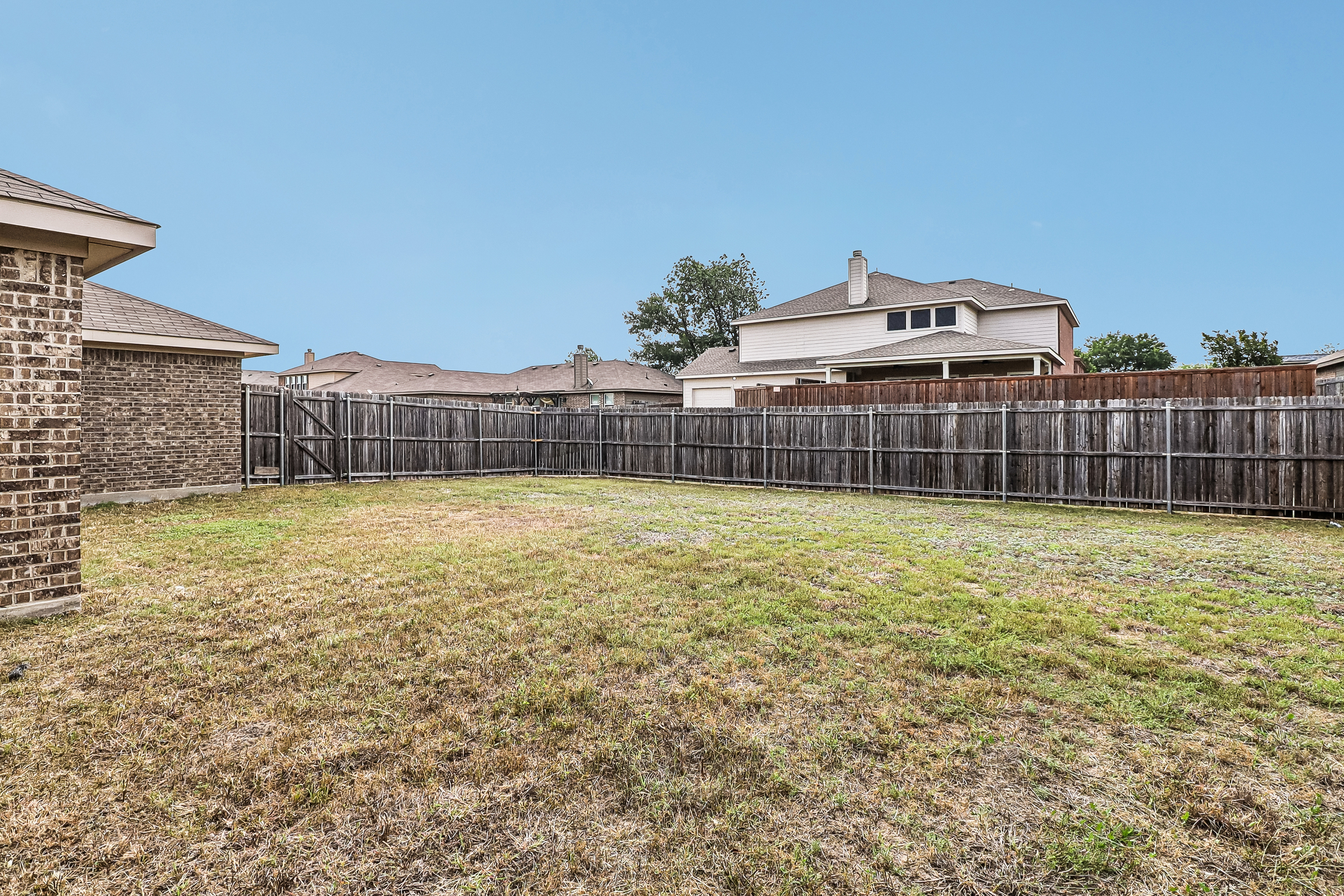 Photo 12 of 26 of 2979 Driftwood Dr, Lancaster, TX