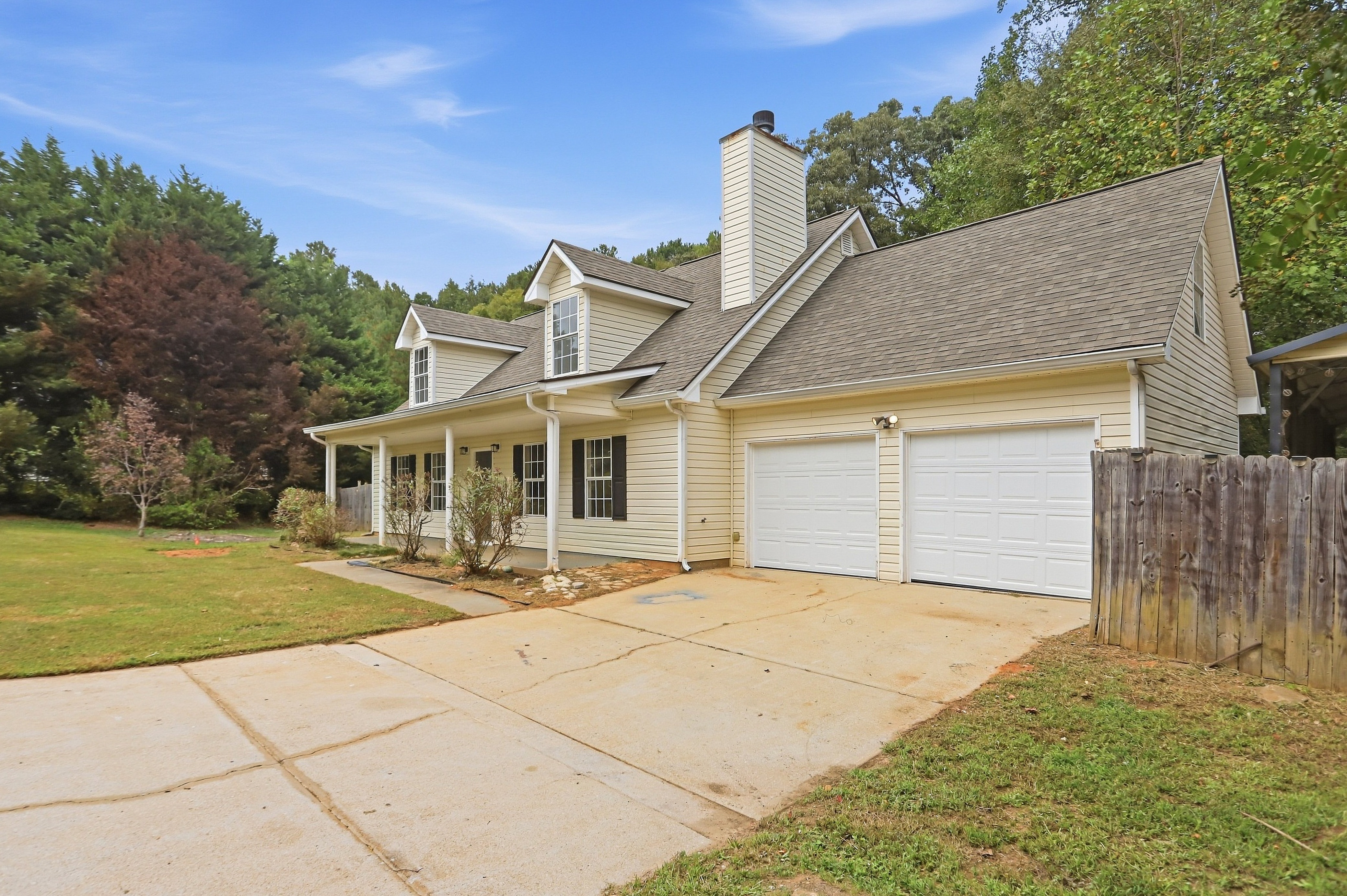 Photo 3 of 37 of 310 Kaden Ct, McDonough, GA