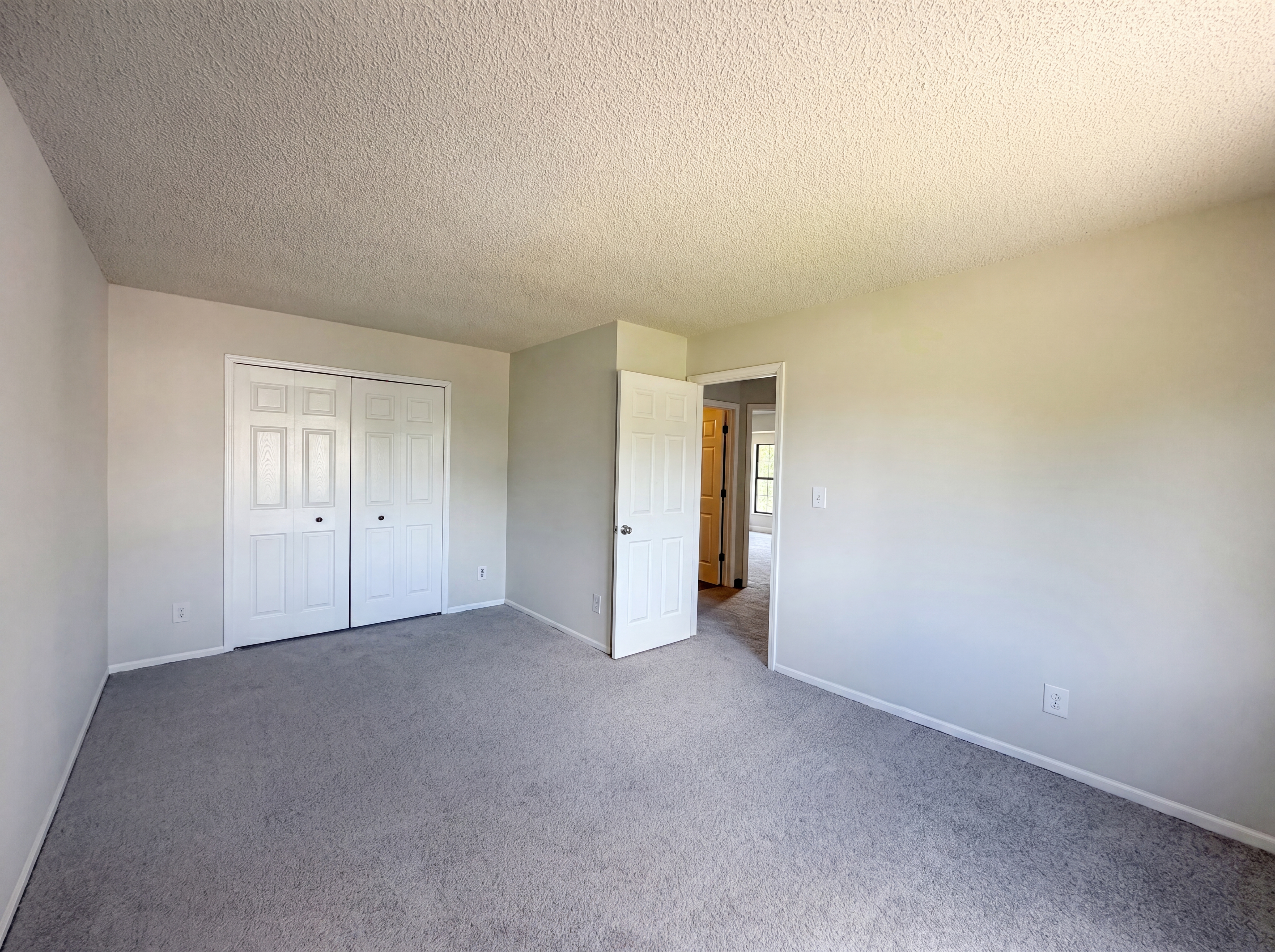 Photo 19 of 41 of 3581 Meadowgate Ct, Pickerington, OH