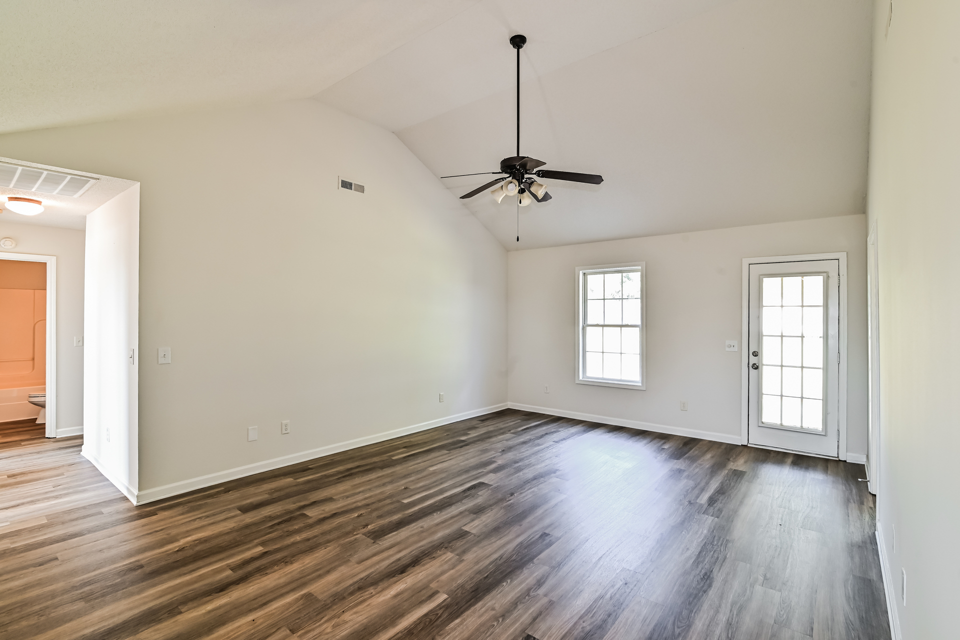 Photo 3 of 21 of 3430 Tucker St, Dalzell, SC