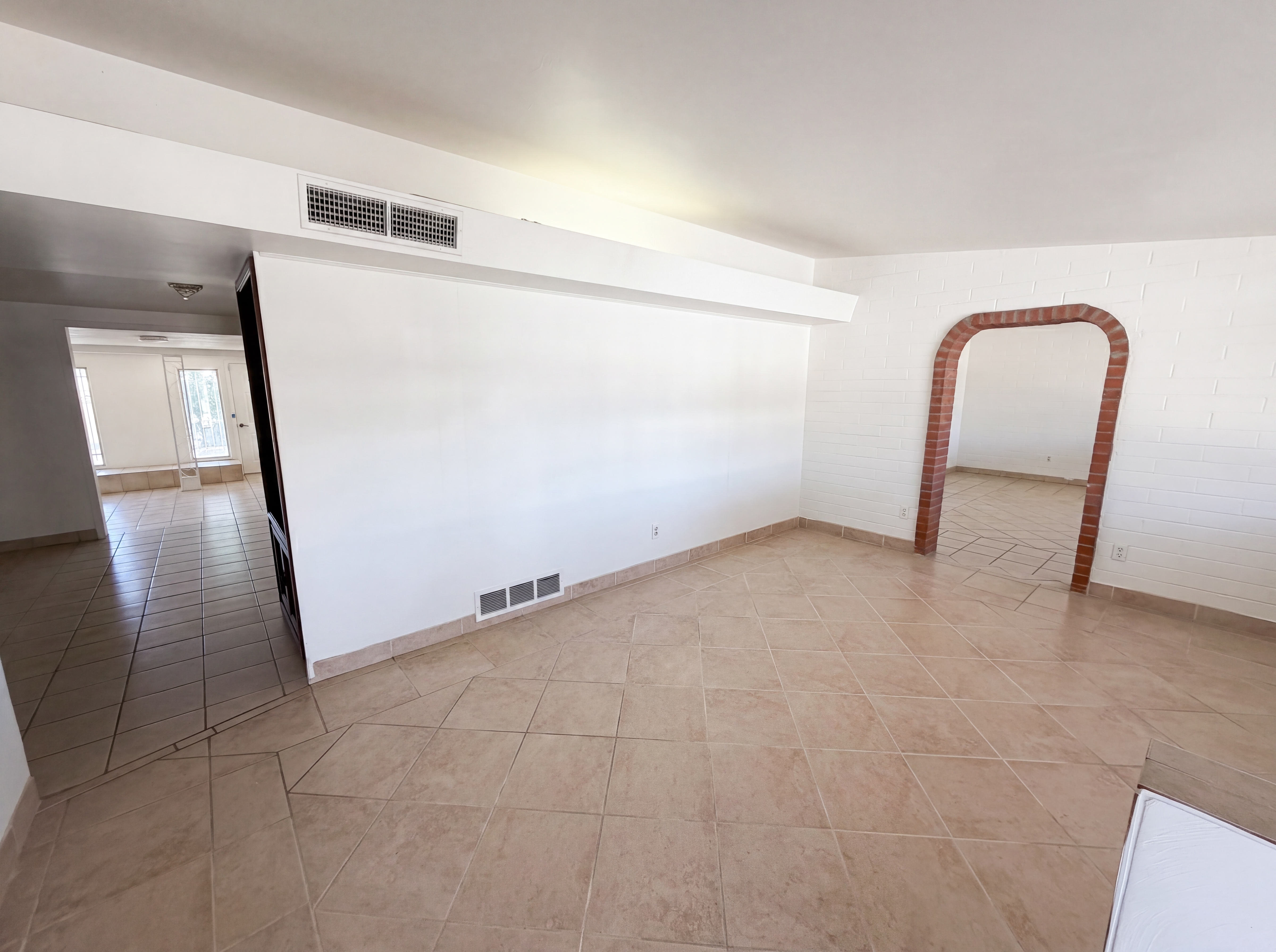 Photo 9 of 24 of 1133 W Edgewater Dr, Tucson, AZ