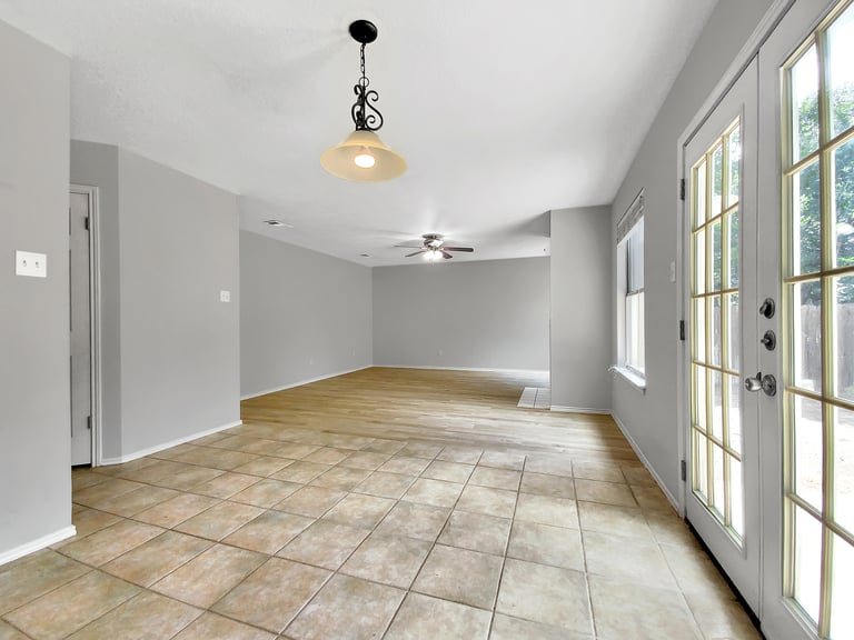 Photo 5 of 28 - 4803 Alta Loma Dr, Austin, TX 78749