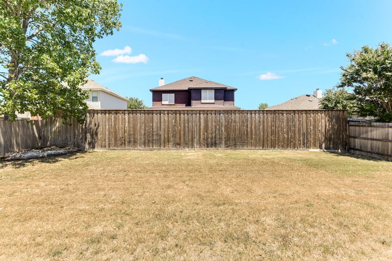 Photo 23 of 25 - 305 Millford Rd, Roanoke, TX 76262