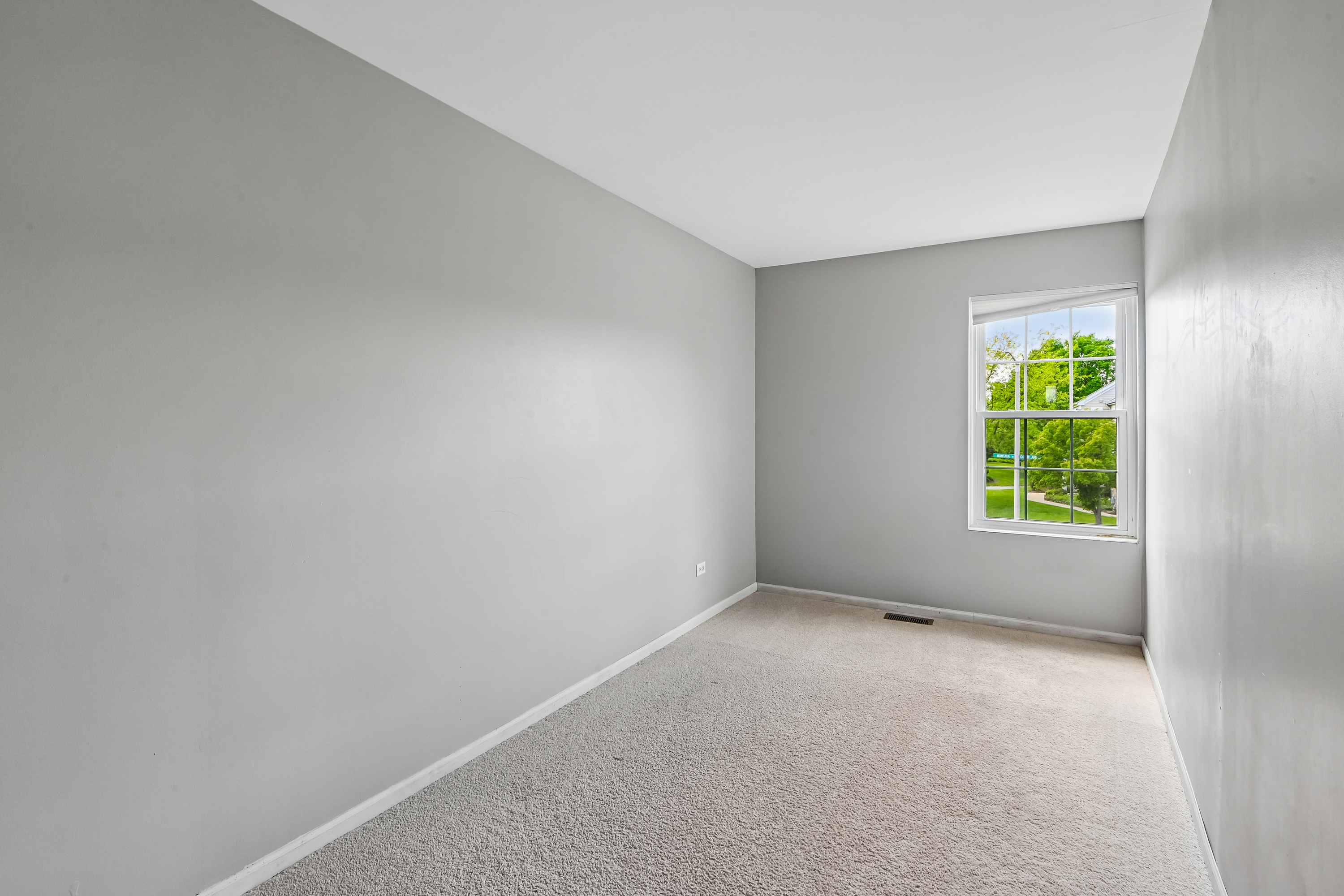 Photo 21 of 33 of 1212 Courtland Cir, Plainfield, IL
