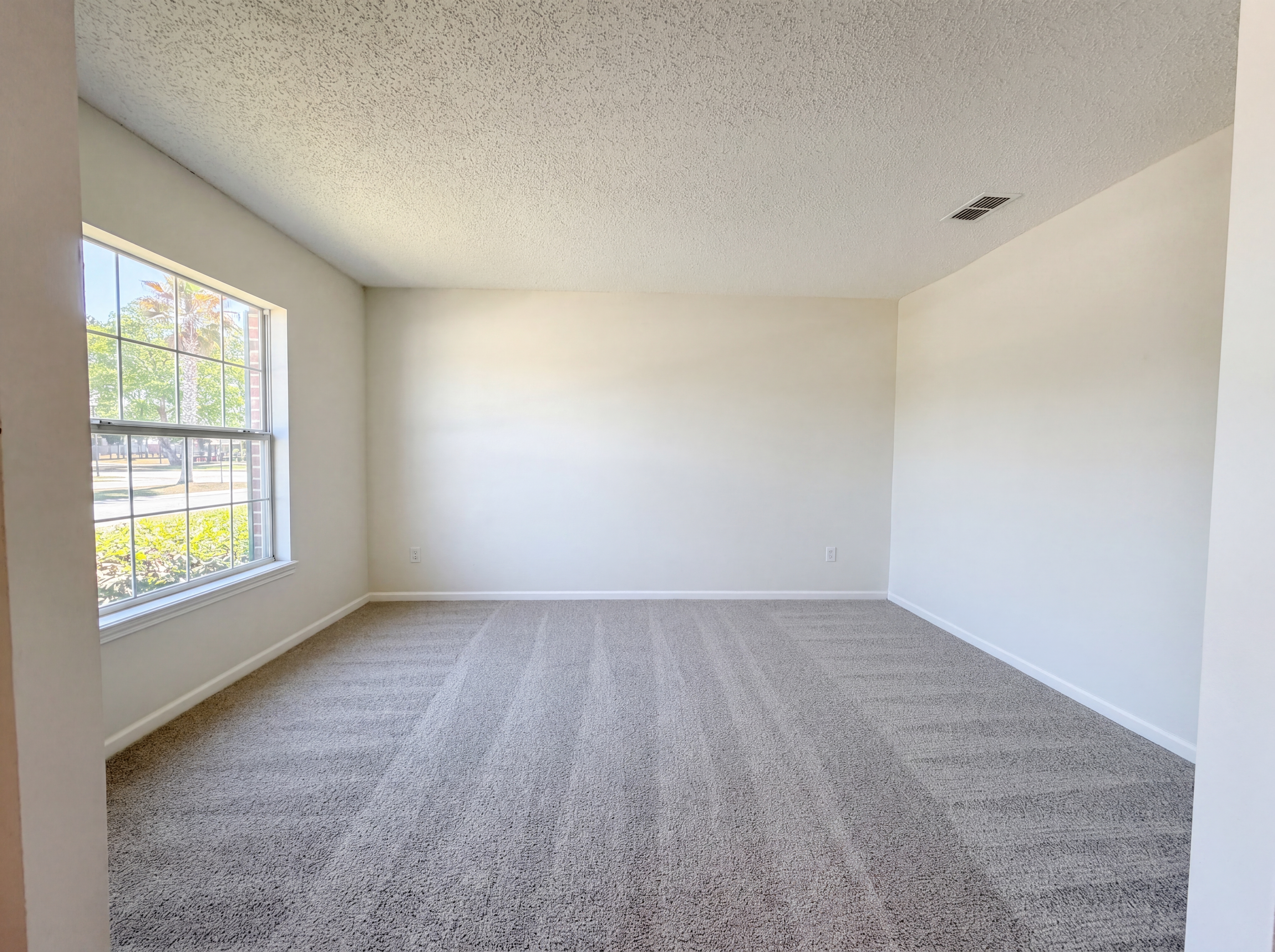 Photo 4 of 21 of 11424 Rolling River Blvd, Jacksonville, FL