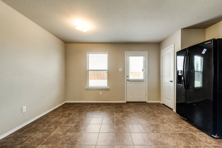 Photo 7 of 26 - 1409 N Houston St, Royse City, TX 75189