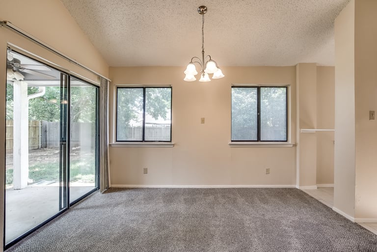 Photo 10 of 29 - 3301 Fairview Dr, Corinth, TX 76210