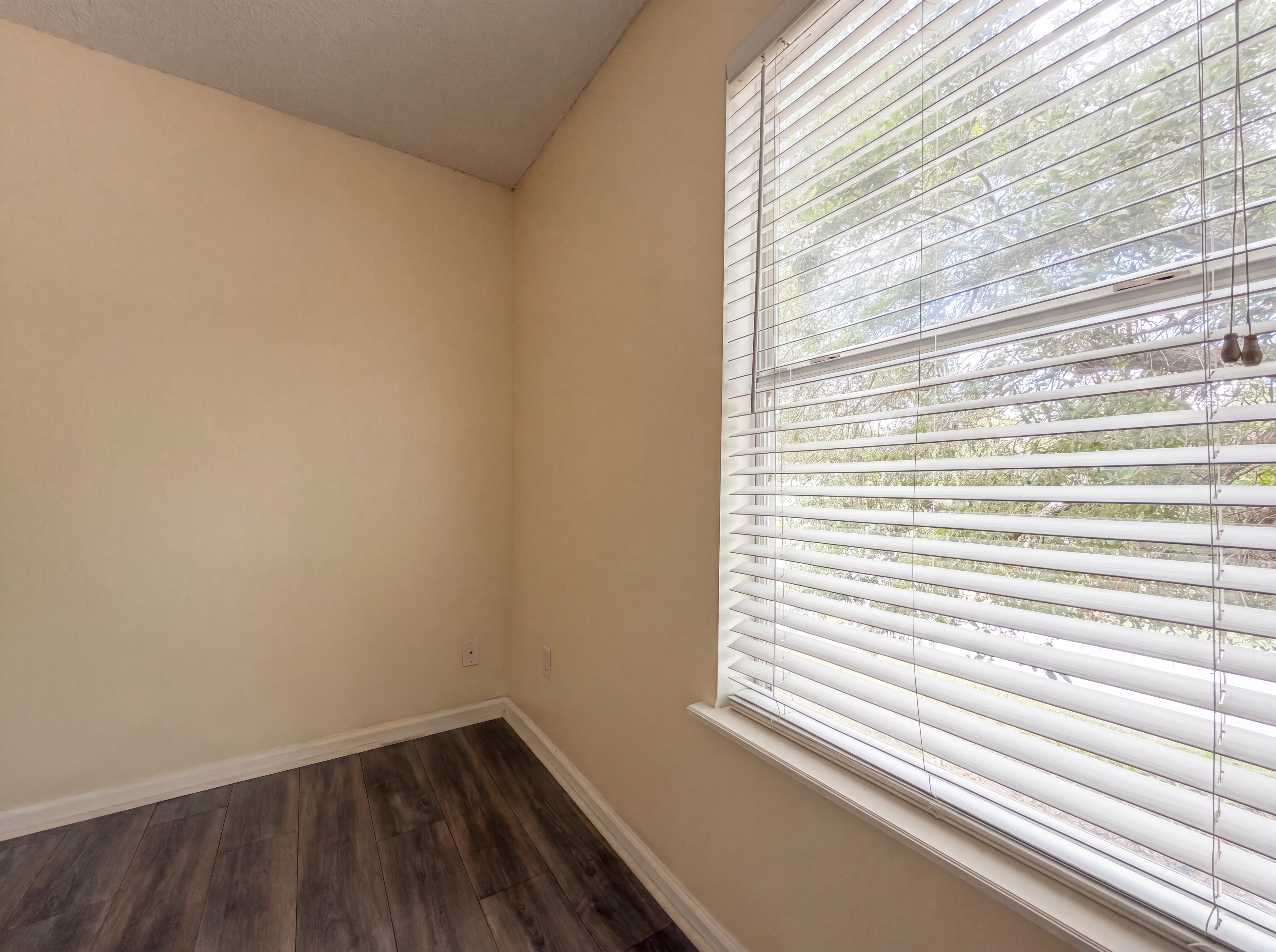 Photo 13 of 27 of 7002 Beekman Lake Dr, Jacksonville, FL