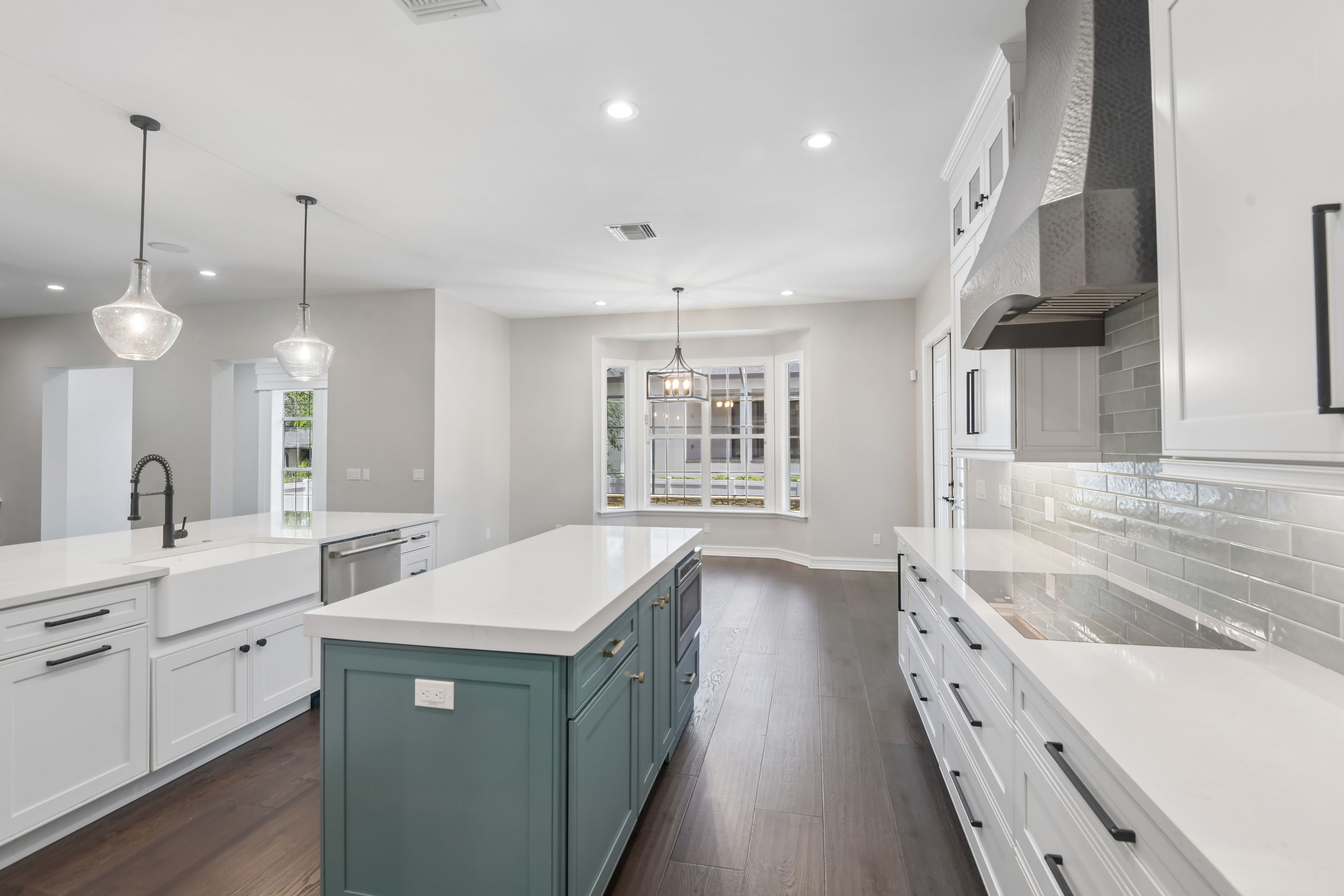 Photo 2 of 62 of 5105 W Neptune Way, Tampa, FL