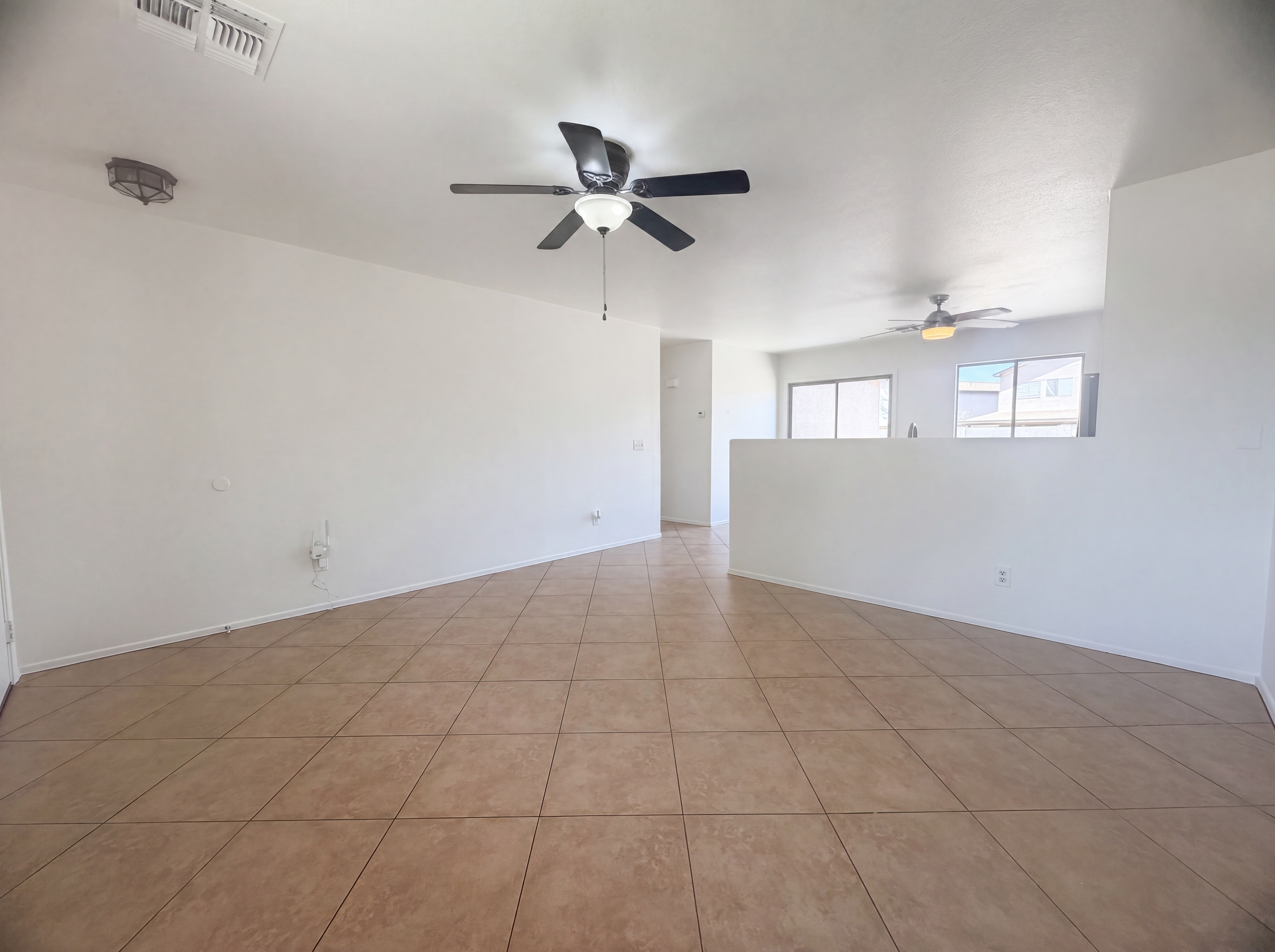 Photo 8 of 17 of 902 E Desert Moon Trl, San Tan Valley, AZ