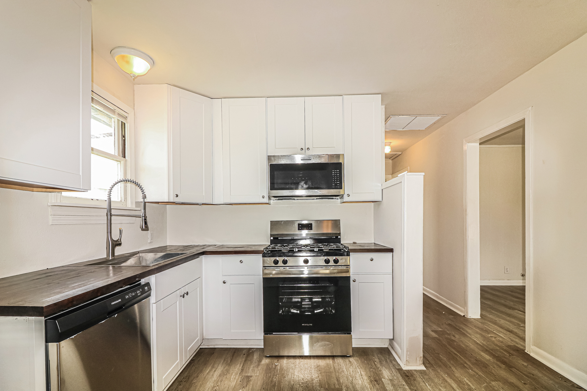 Photo 9 of 21 of 716 8th St, Portland, TX
