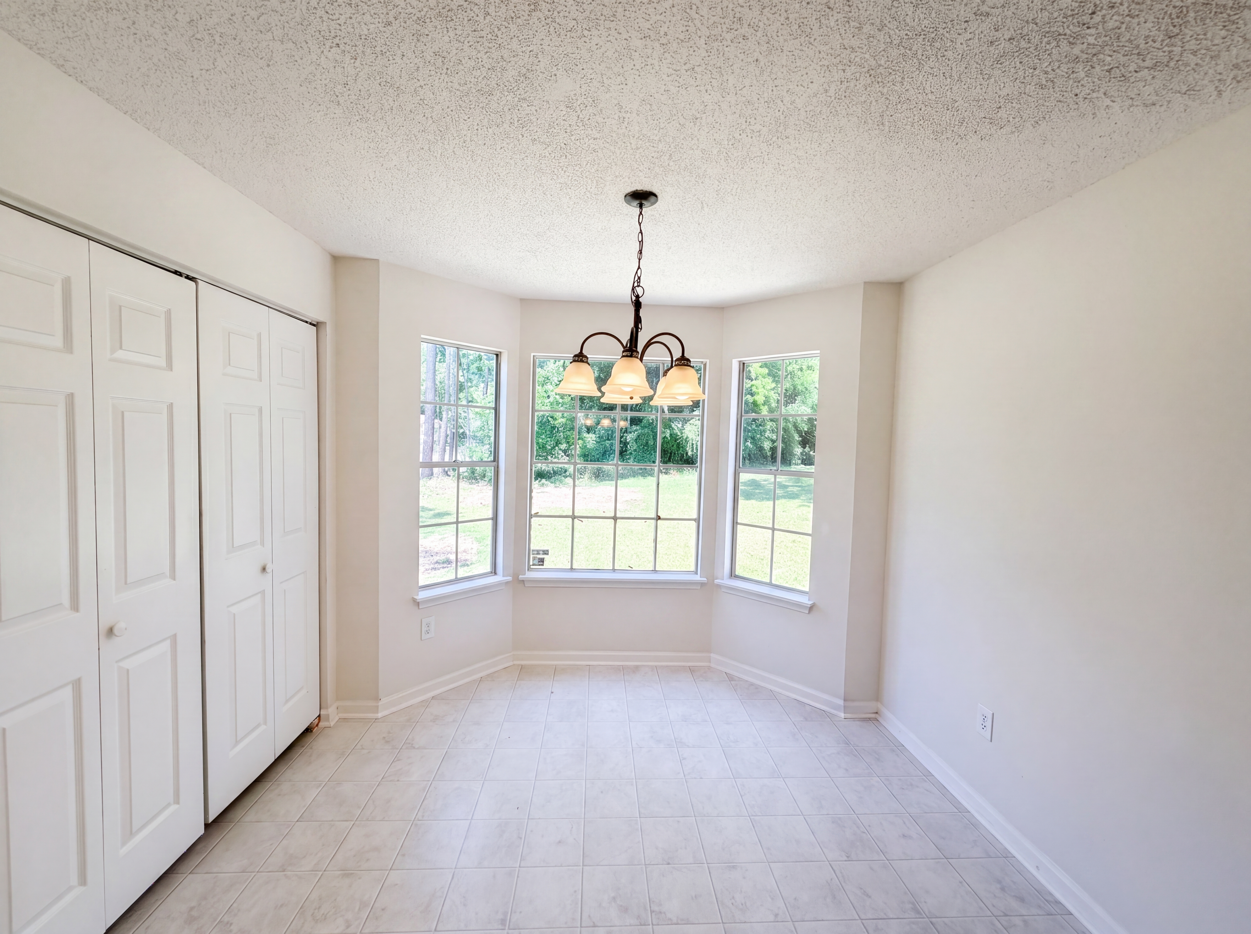 Photo 7 of 20 of 6296 Laurel Green Dr, Lithonia, GA