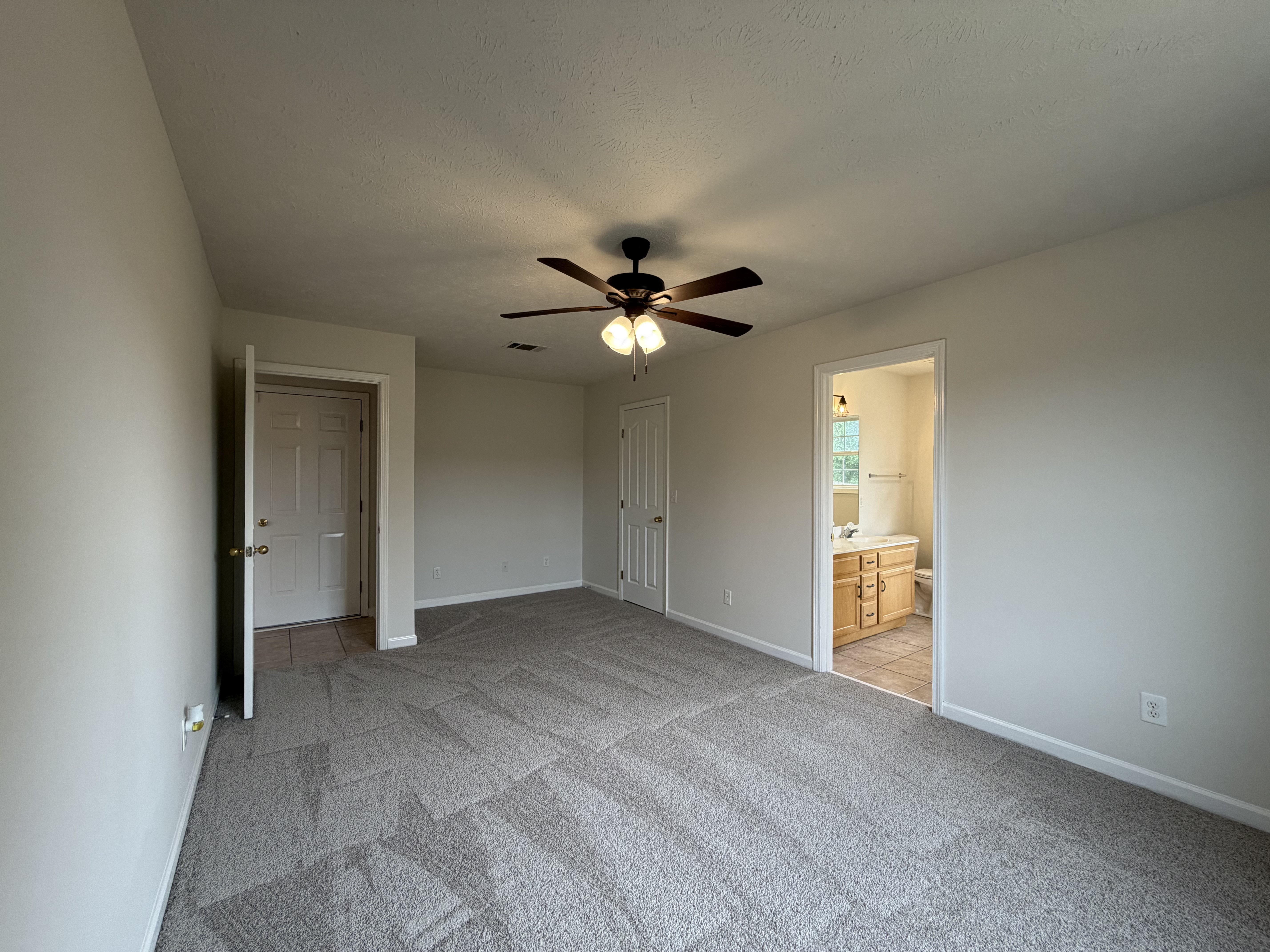 Photo 9 of 22 of 8018 Valencia Dr, Smyrna, TN
