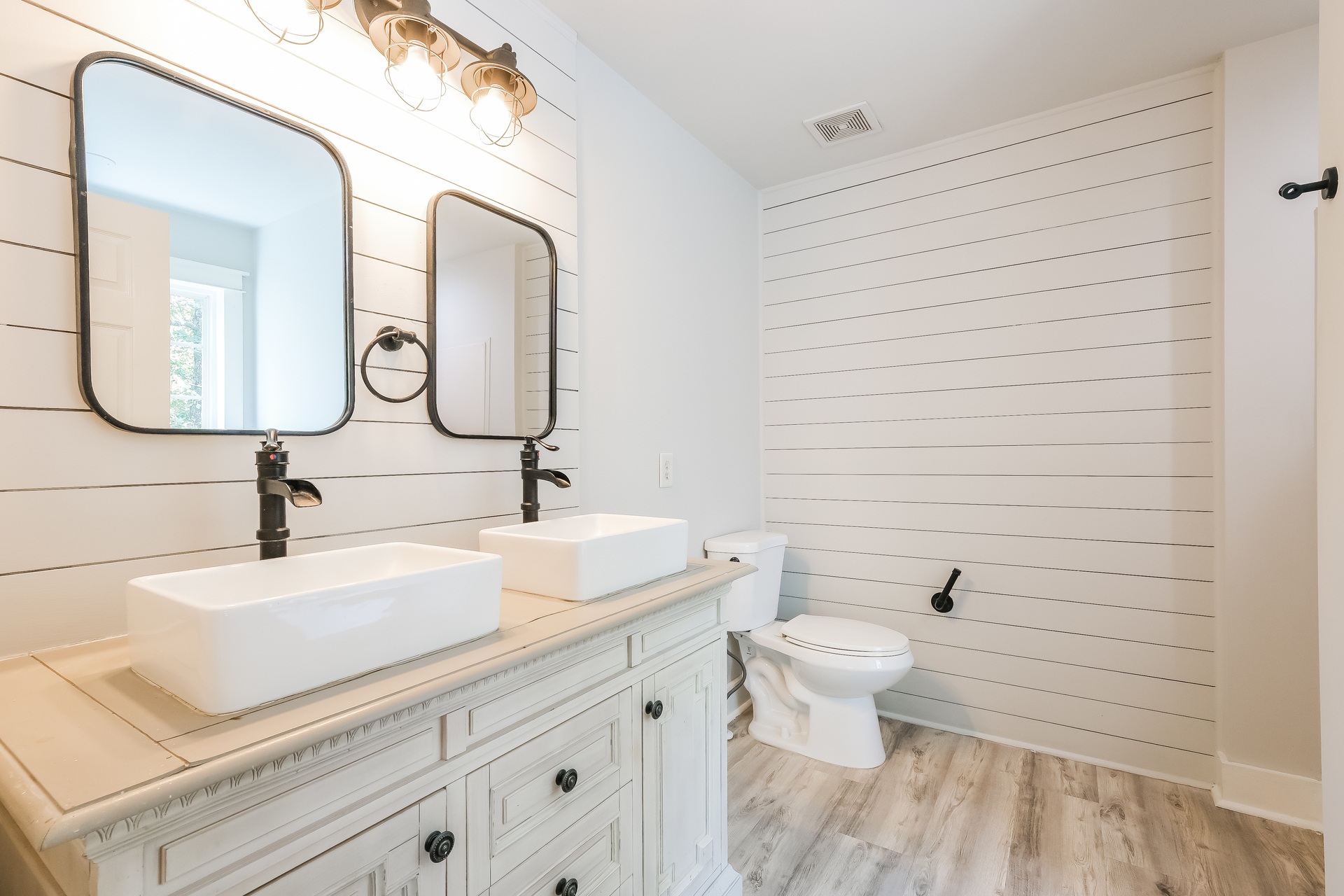 Photo 12 of 24 of 434 Pine Tree Dr, Dawsonville, GA