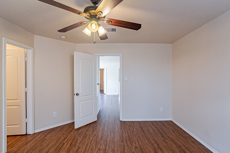 Photo 16 of 21 - 956 Marble Pt, San Antonio, TX 78251