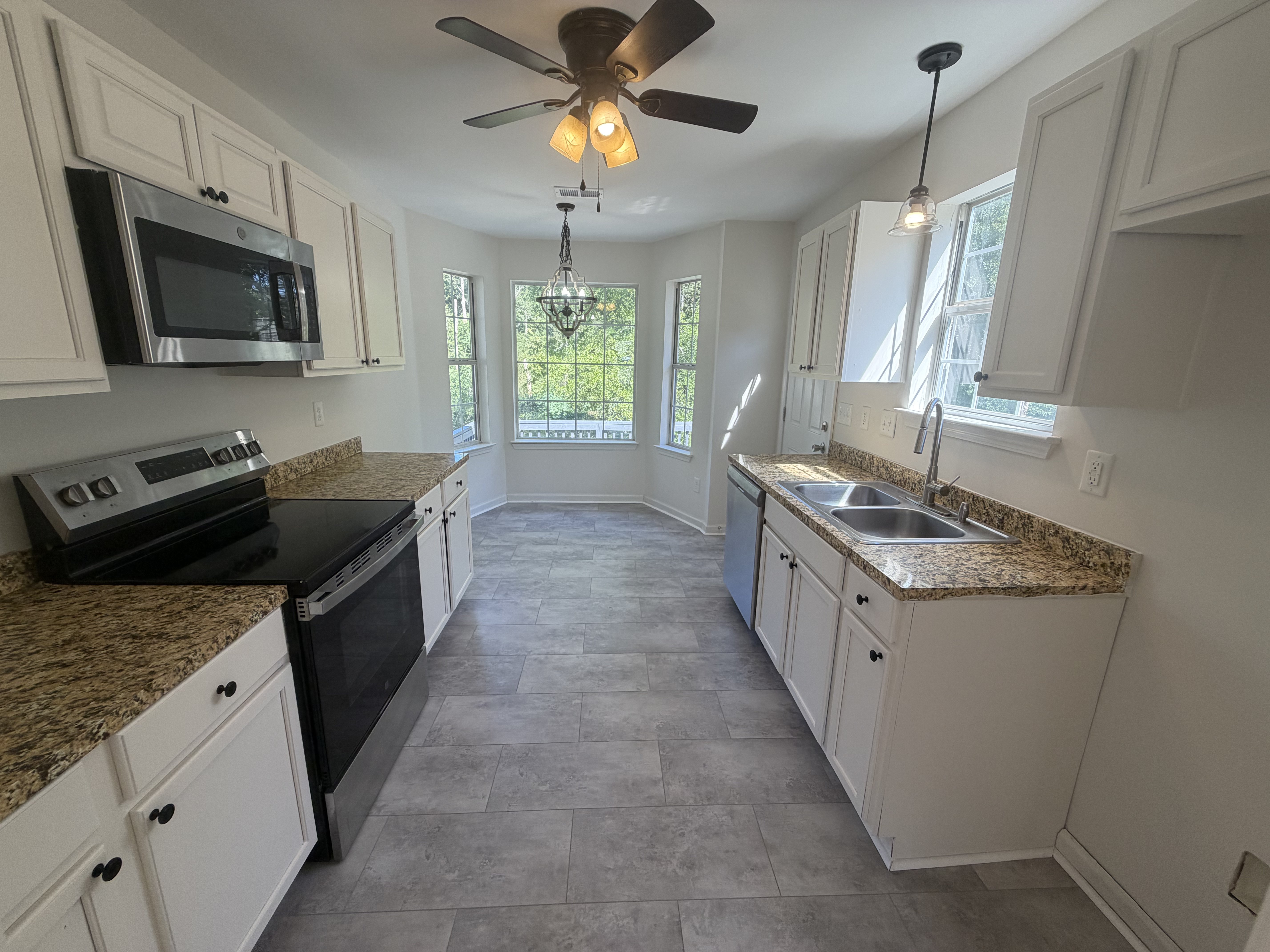 Photo 2 of 19 of 218 Stonewood Dr, West Columbia, SC