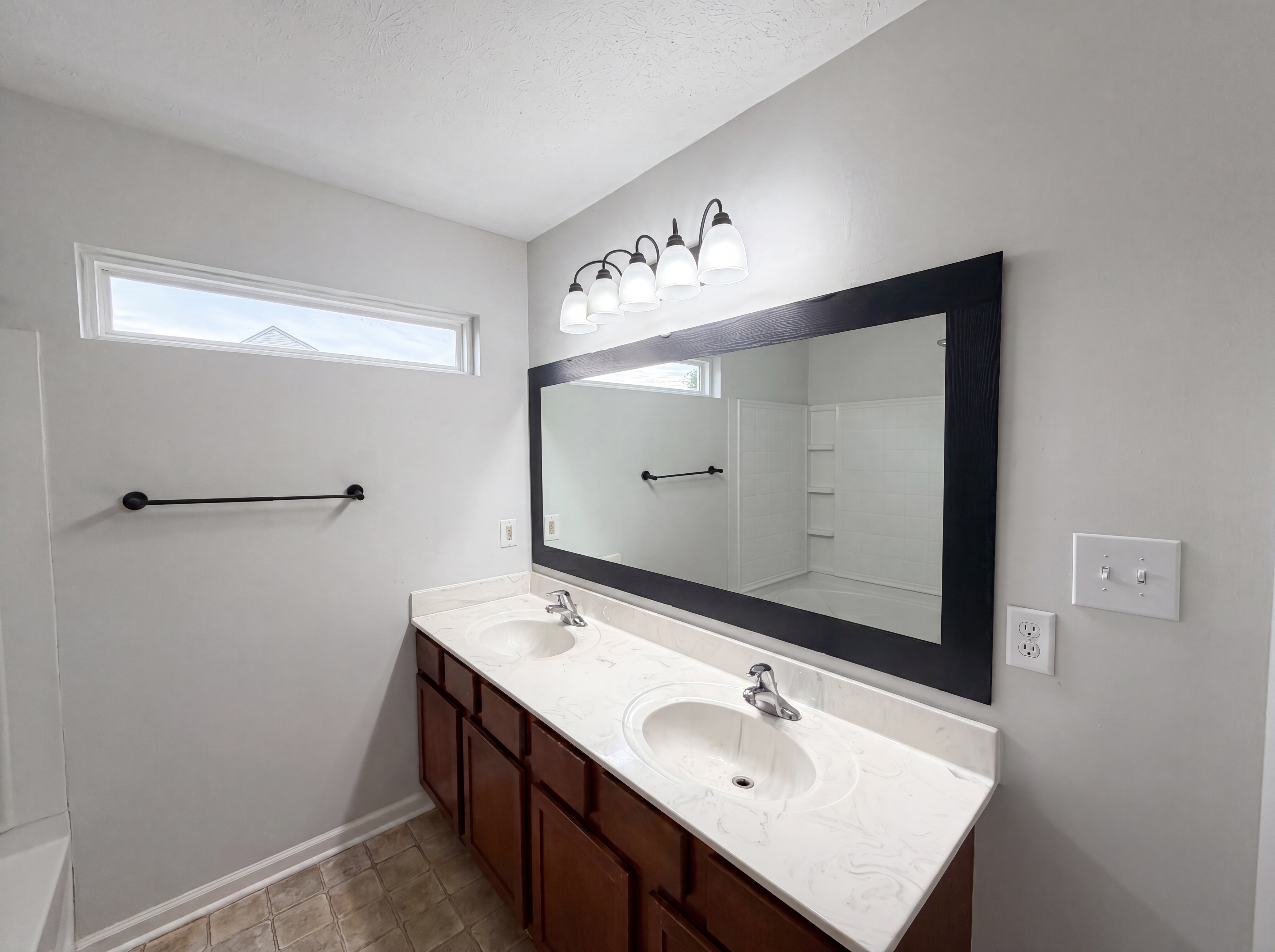 Photo 13 of 17 of 8369 Sotheby Dr, Indianapolis, IN