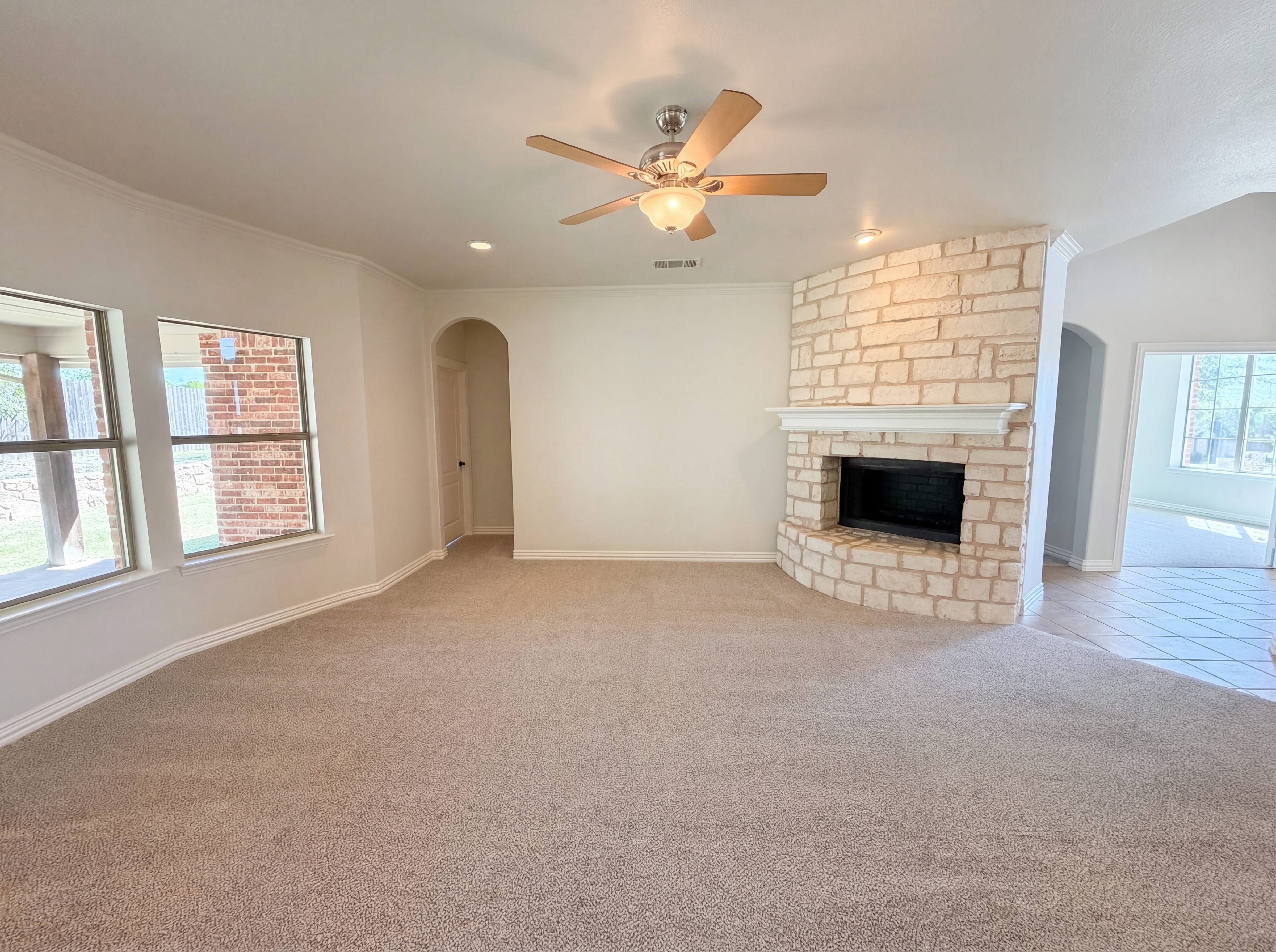 Photo 3 of 19 of 210 Billo Ct, Weatherford, TX