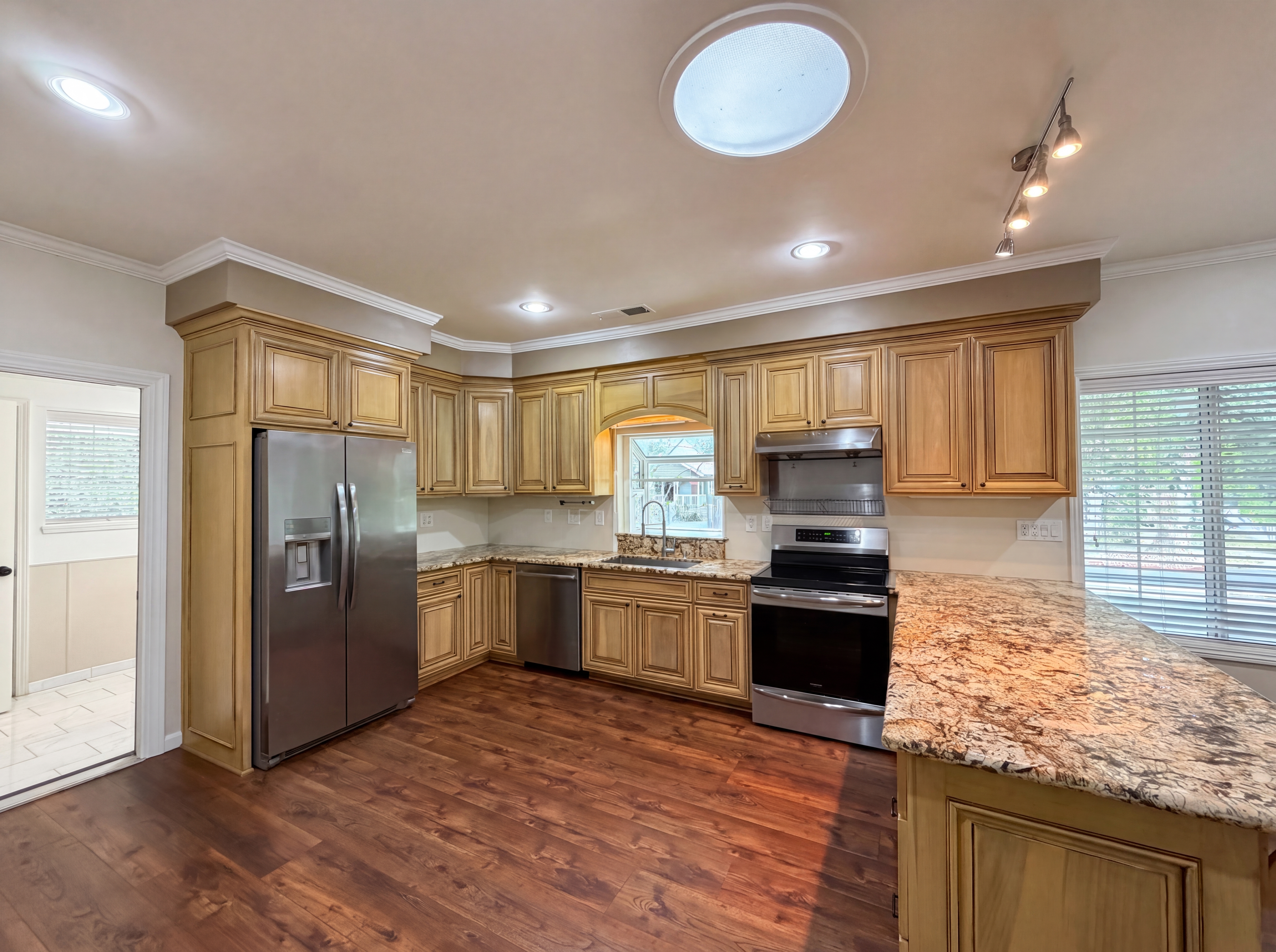Photo 10 of 45 of 231 22nd St, Sacramento, CA