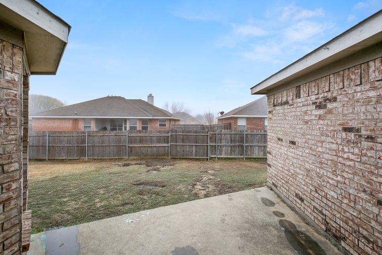 Photo 29 of 29 - 517 Barbara Jean Ln, Burleson, TX 76028