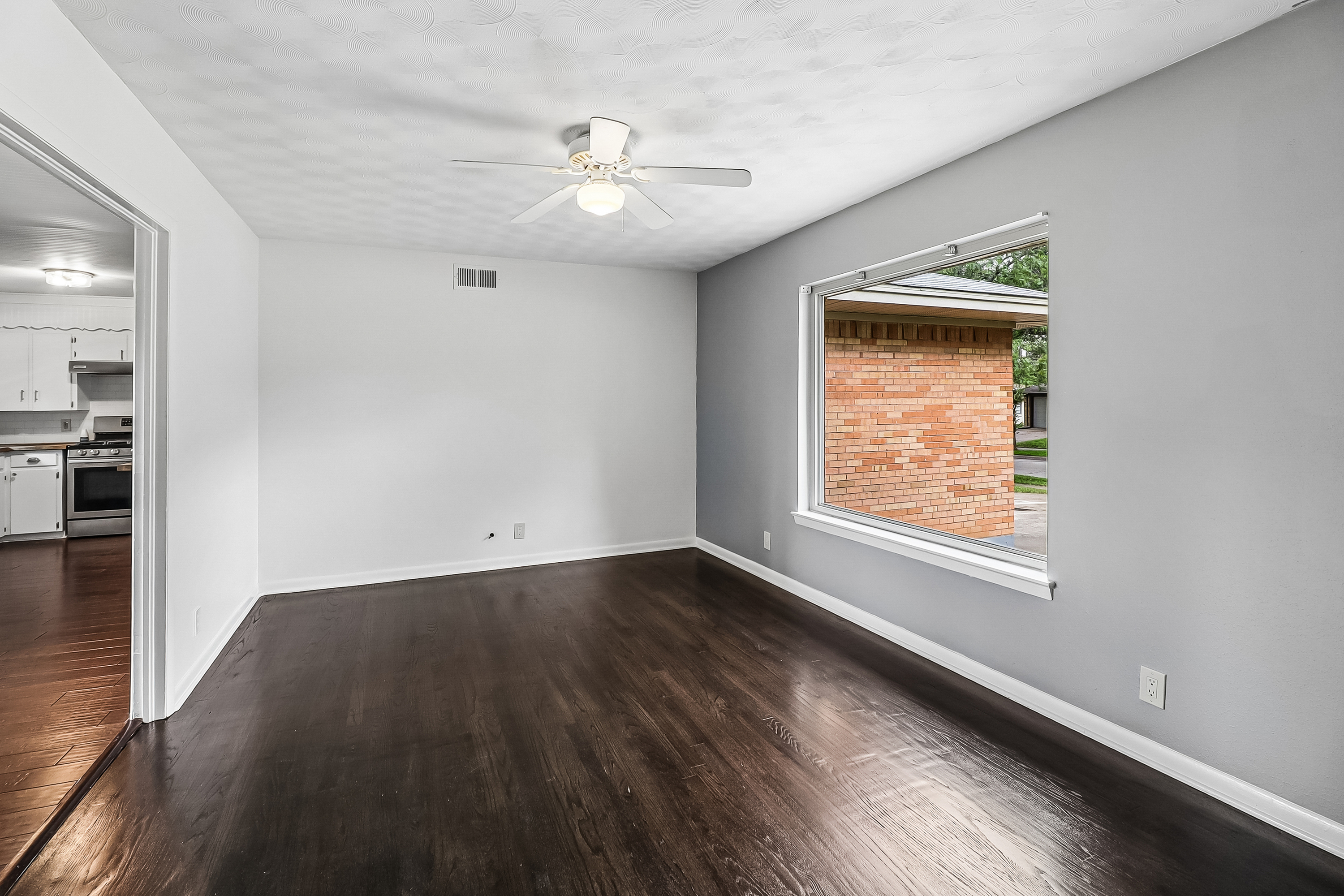 Photo 3 of 22 of 318 Harman St, Duncanville, TX