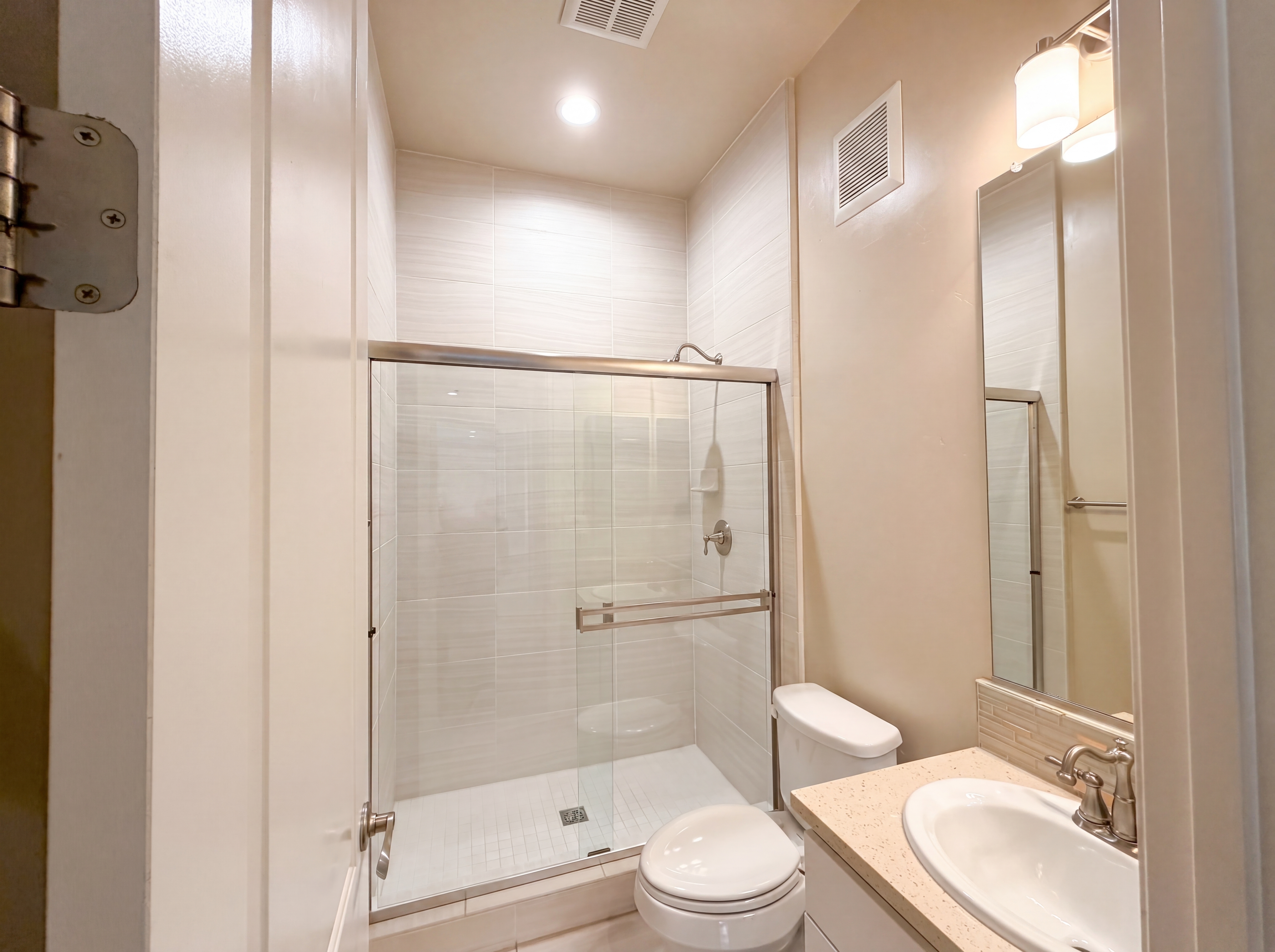 Photo 26 of 36 of 5601 Lakepointe Dr, Rocklin, CA