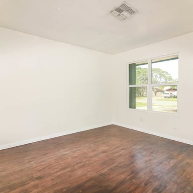 Property photo 3 of 306 N Houston St