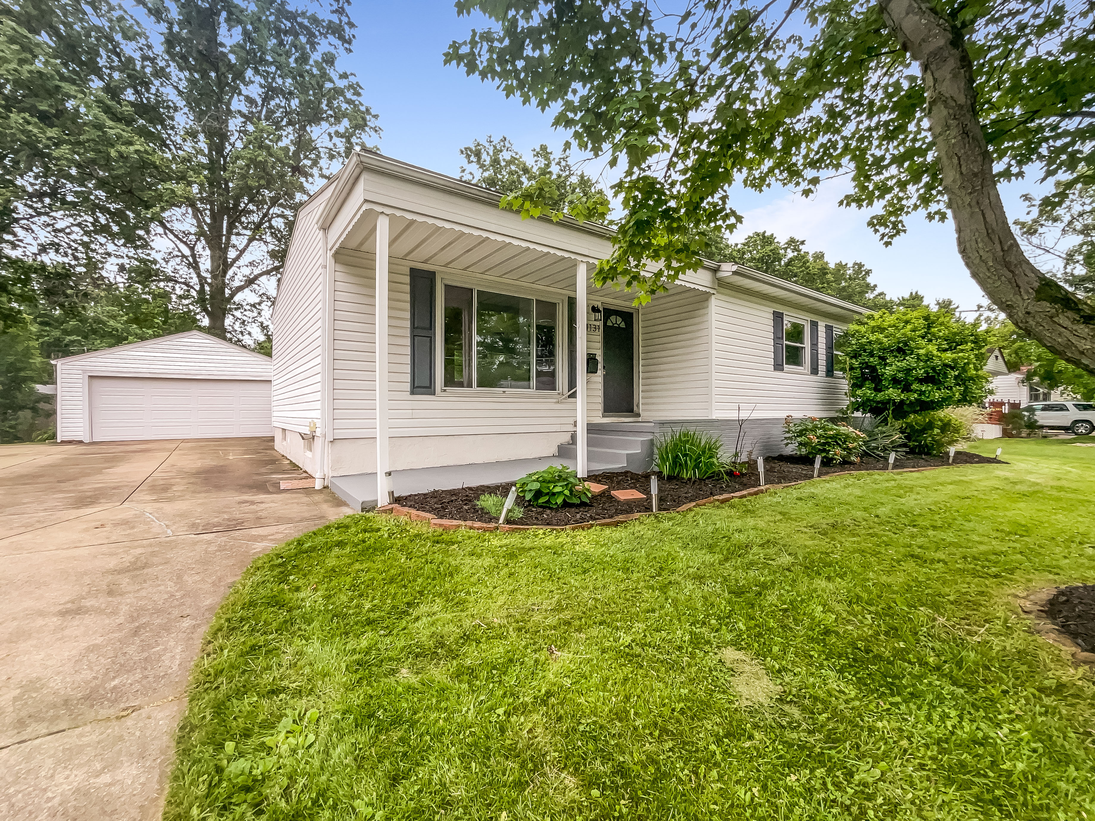 Photo 11 of 24 of 4131 Burton Dr, Stow, OH