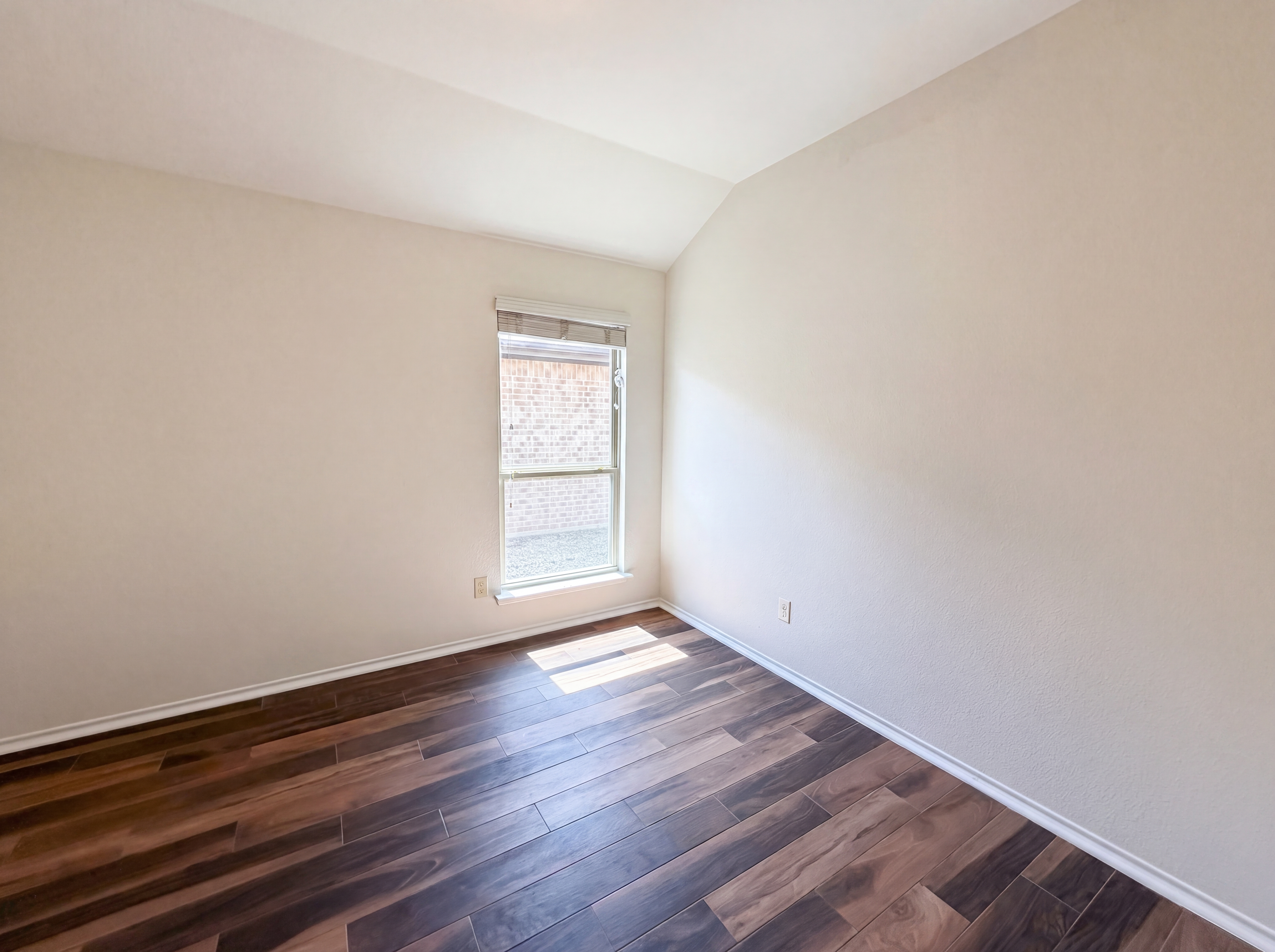 Photo 13 of 16 of 1704 River Oak Ln, Royse City, TX