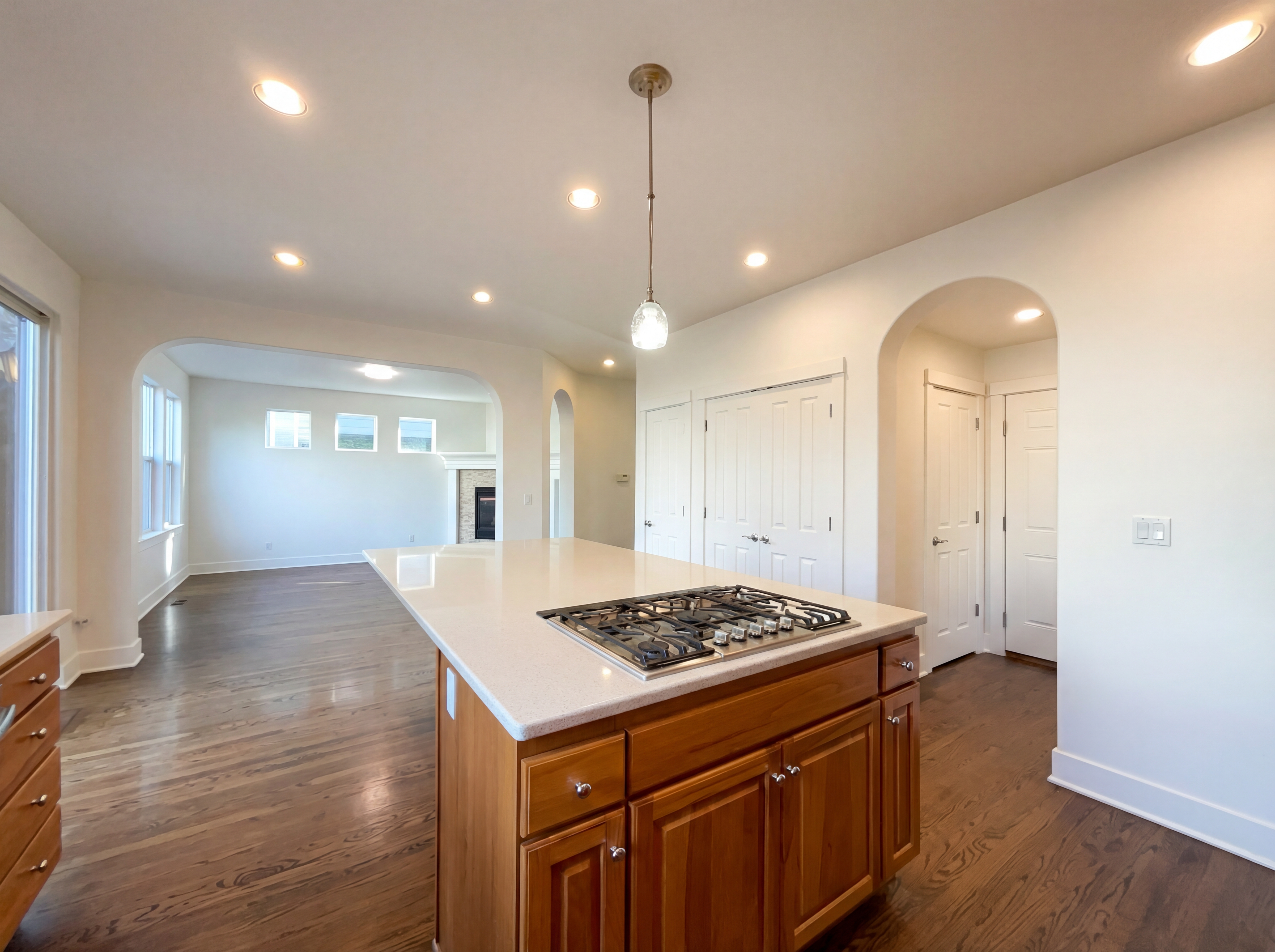Photo 9 of 35 of 10989 SW Oneida St, Tualatin, OR