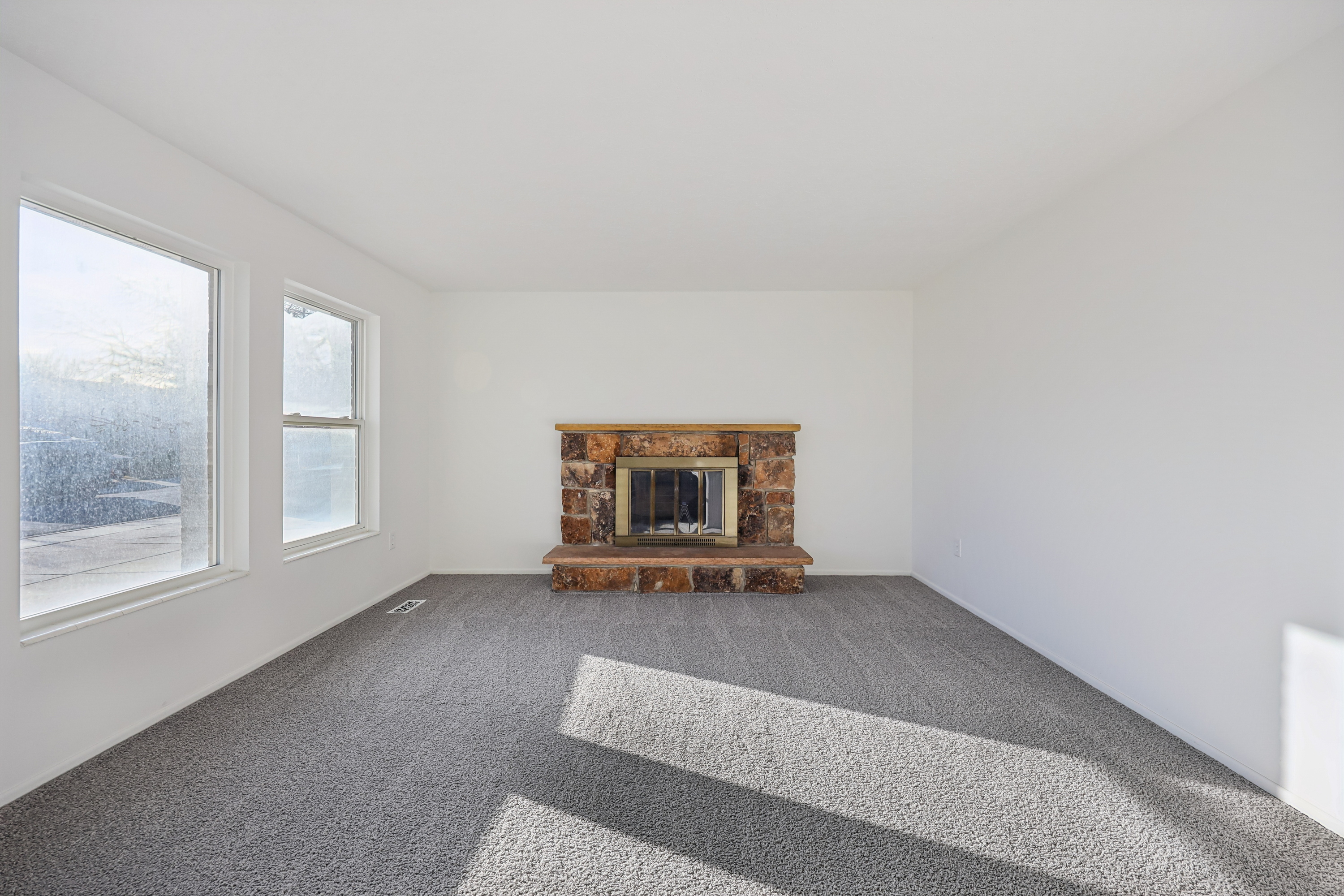 Photo 3 of 40 of 3020 W Rosa Vista Dr, Taylorsville, UT