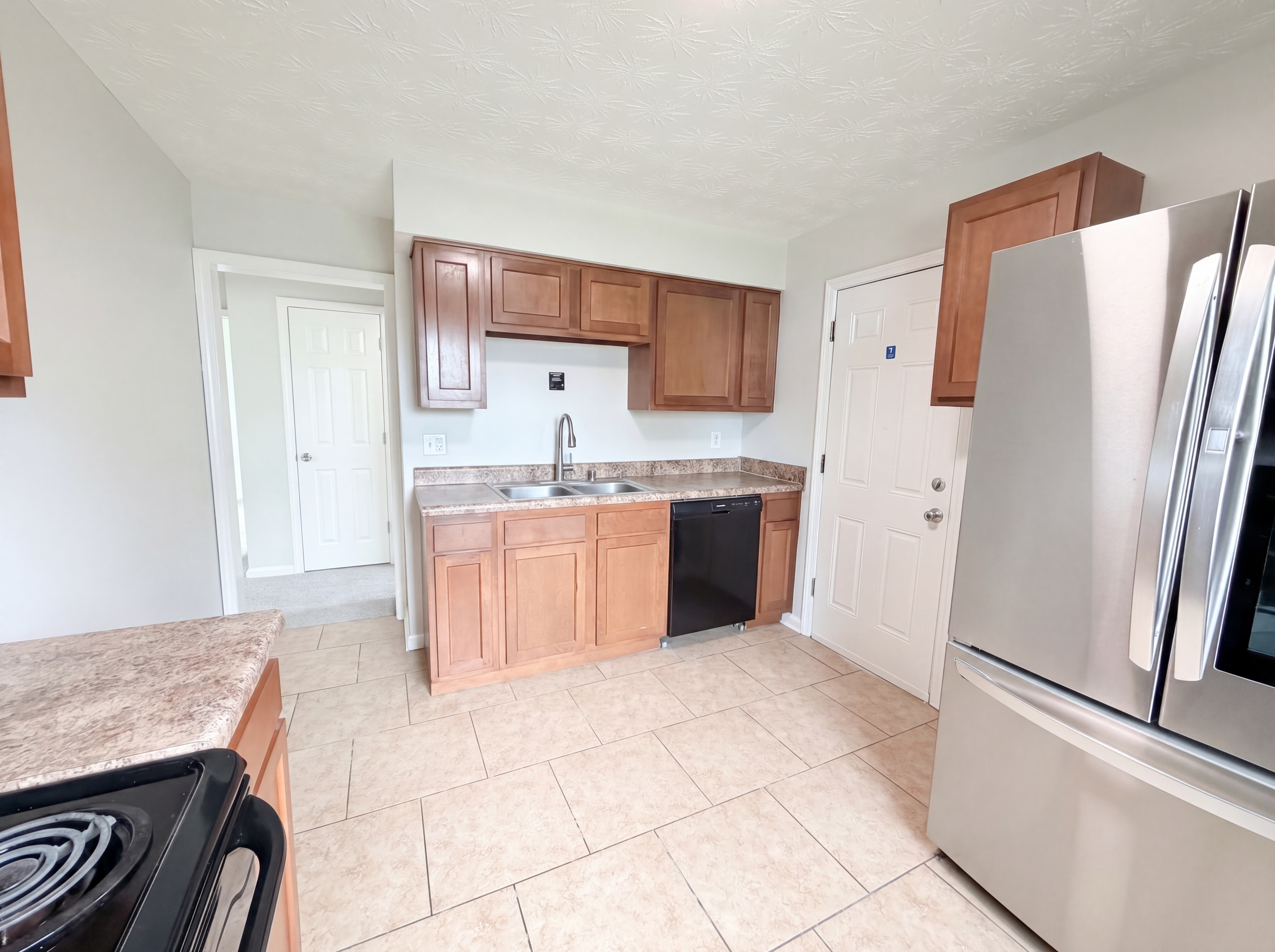 Photo 8 of 25 of 8456 Jackies Dr, Cincinnati, OH
