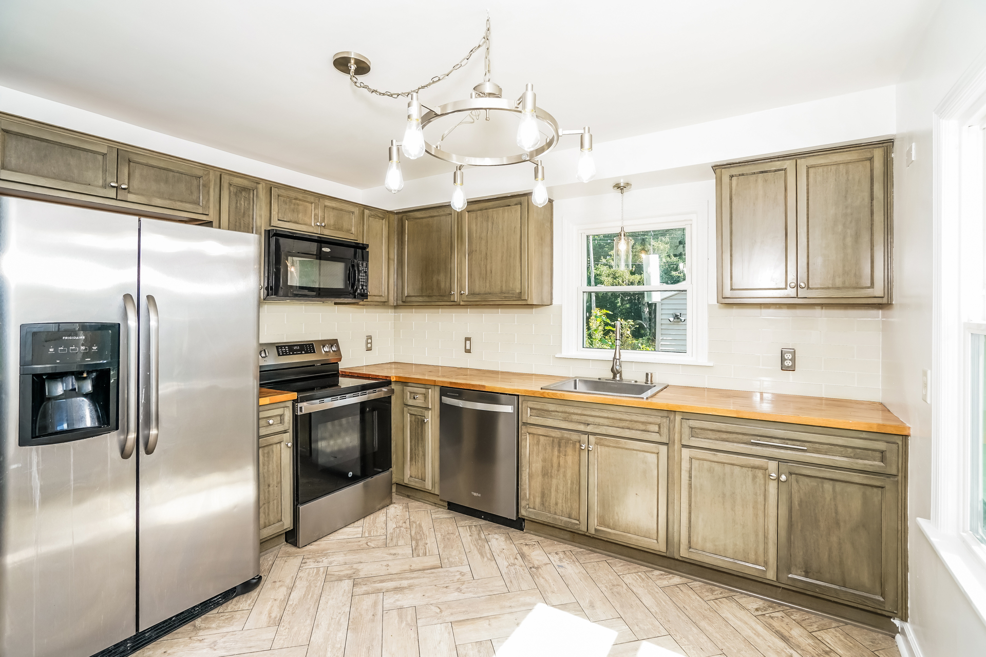 Photo 2 of 20 of 181 Walton Ave, Waukesha, WI