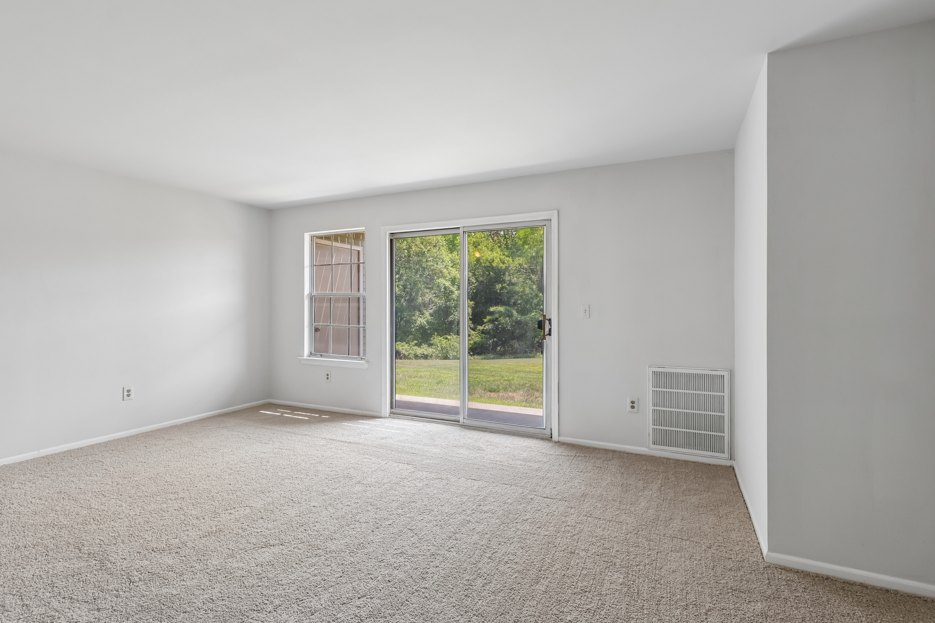 Photo 8 of 37 of 11 Crop Ct, Tinton Falls, NJ