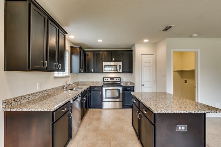 Photo 6 of 27 - 1104 Rivers Creek Ln, Little Elm, TX 75068