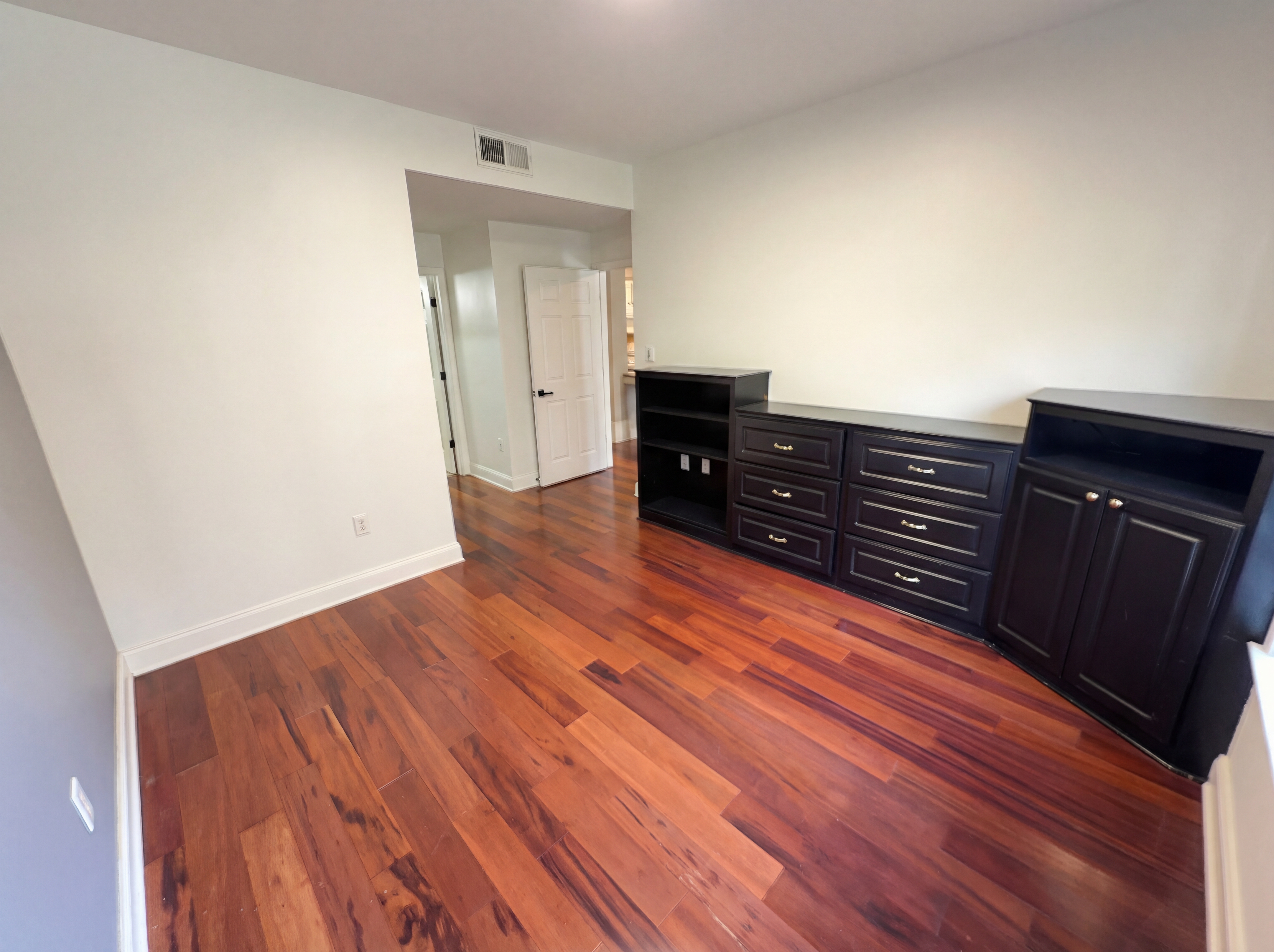 Photo 12 of 24 of 2700 Pine Tree Rd NE, Atlanta, GA