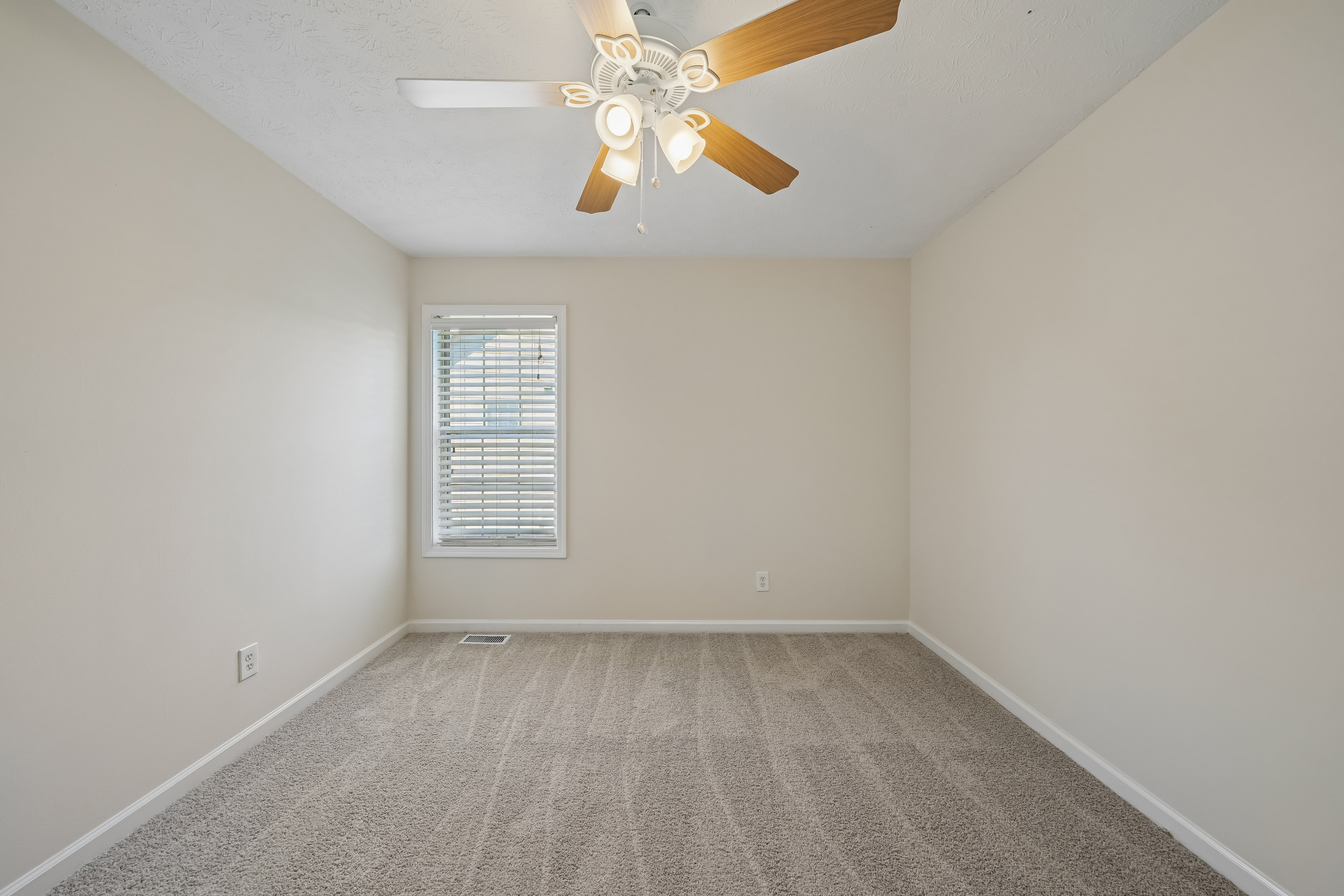 Photo 17 of 37 of 3493 Dunbar Ln, Suwanee, GA