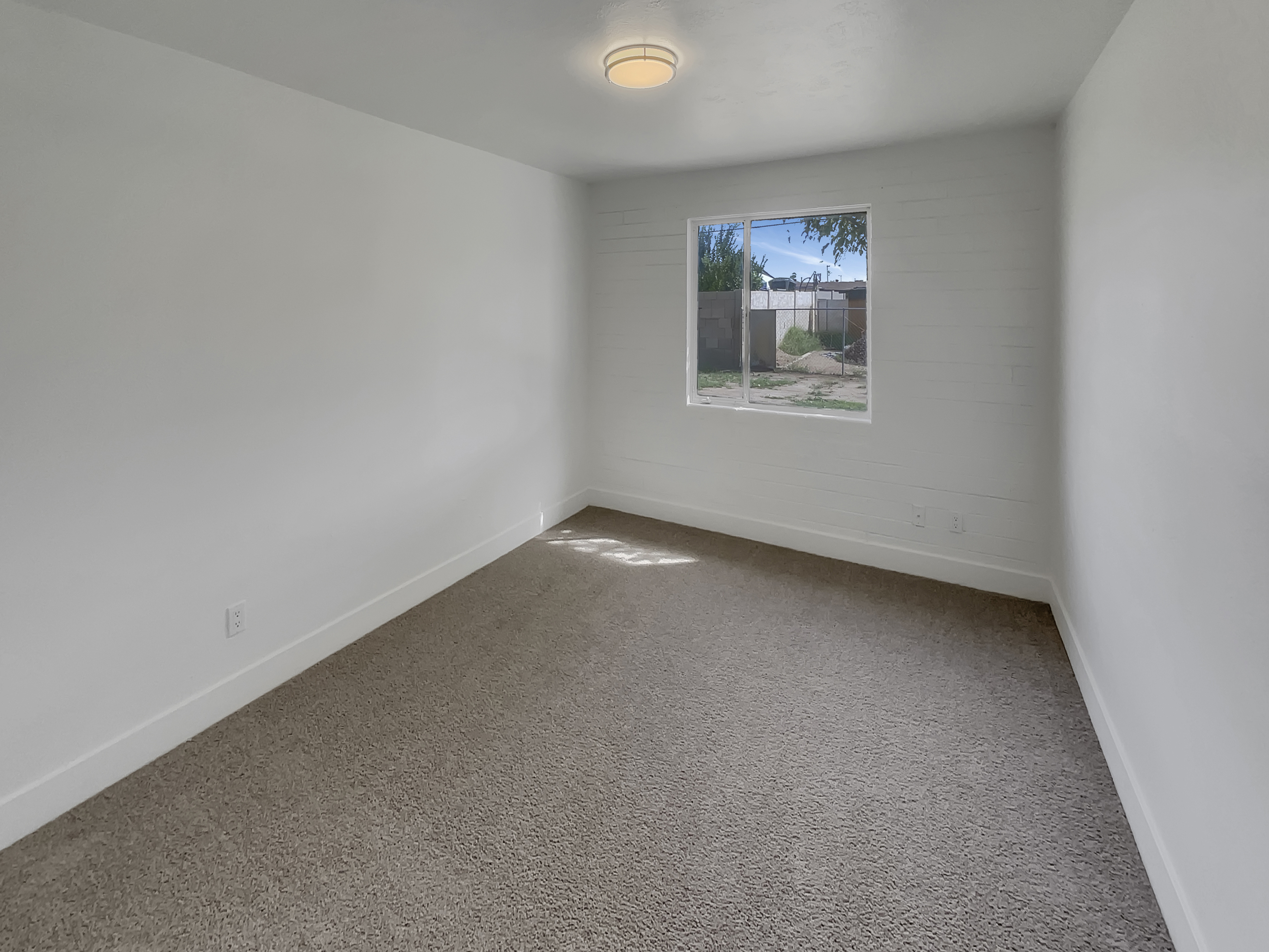 Photo 3 of 33 of 6633 W Colter St, Glendale, AZ