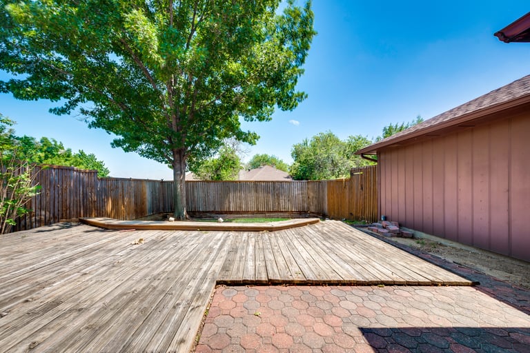 Photo 4 of 31 - 1636 Palisades Dr, Carrollton, TX 75007