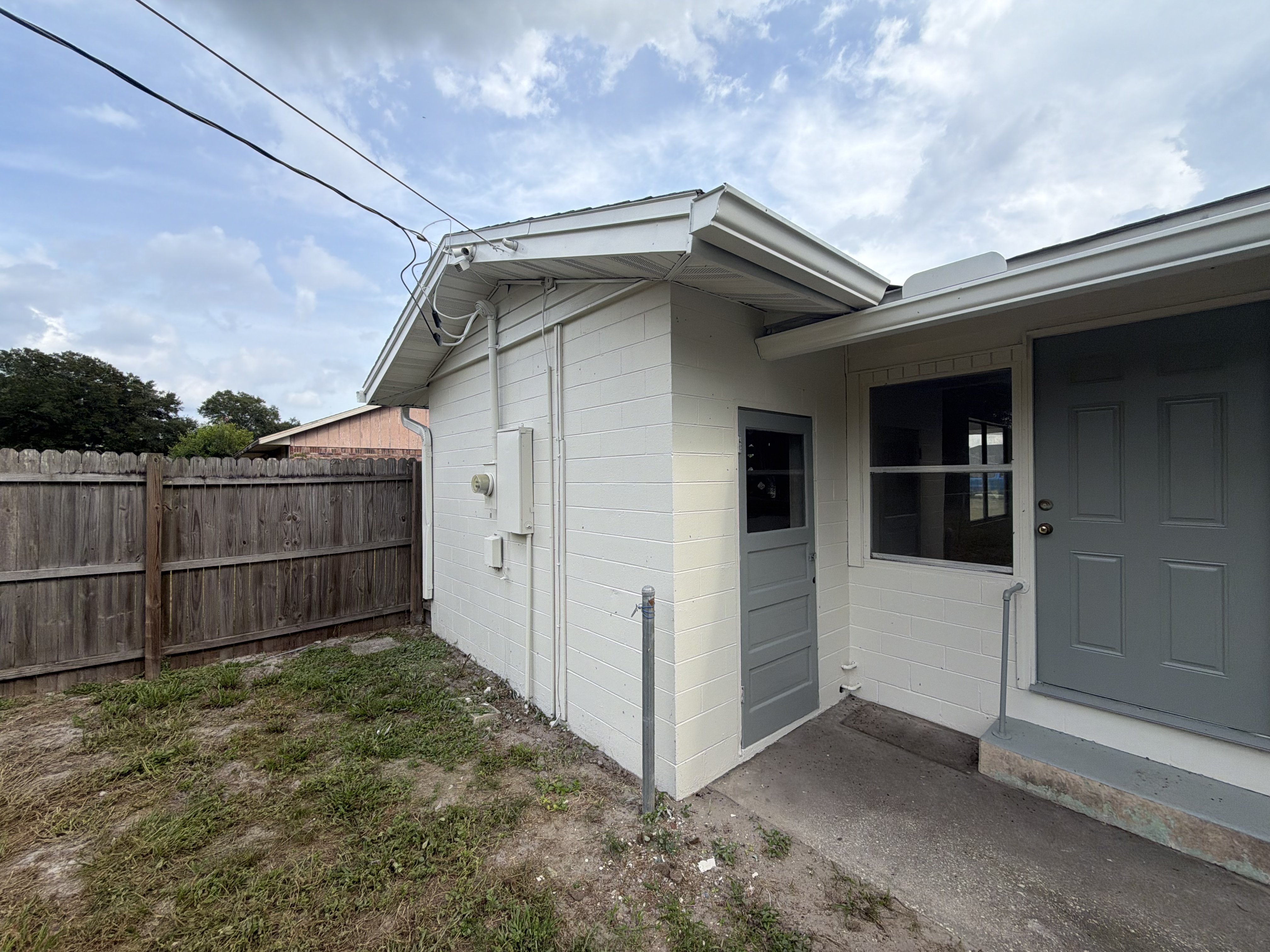 Photo 13 of 17 of 1609 Old Daytona Rd, Deland, FL