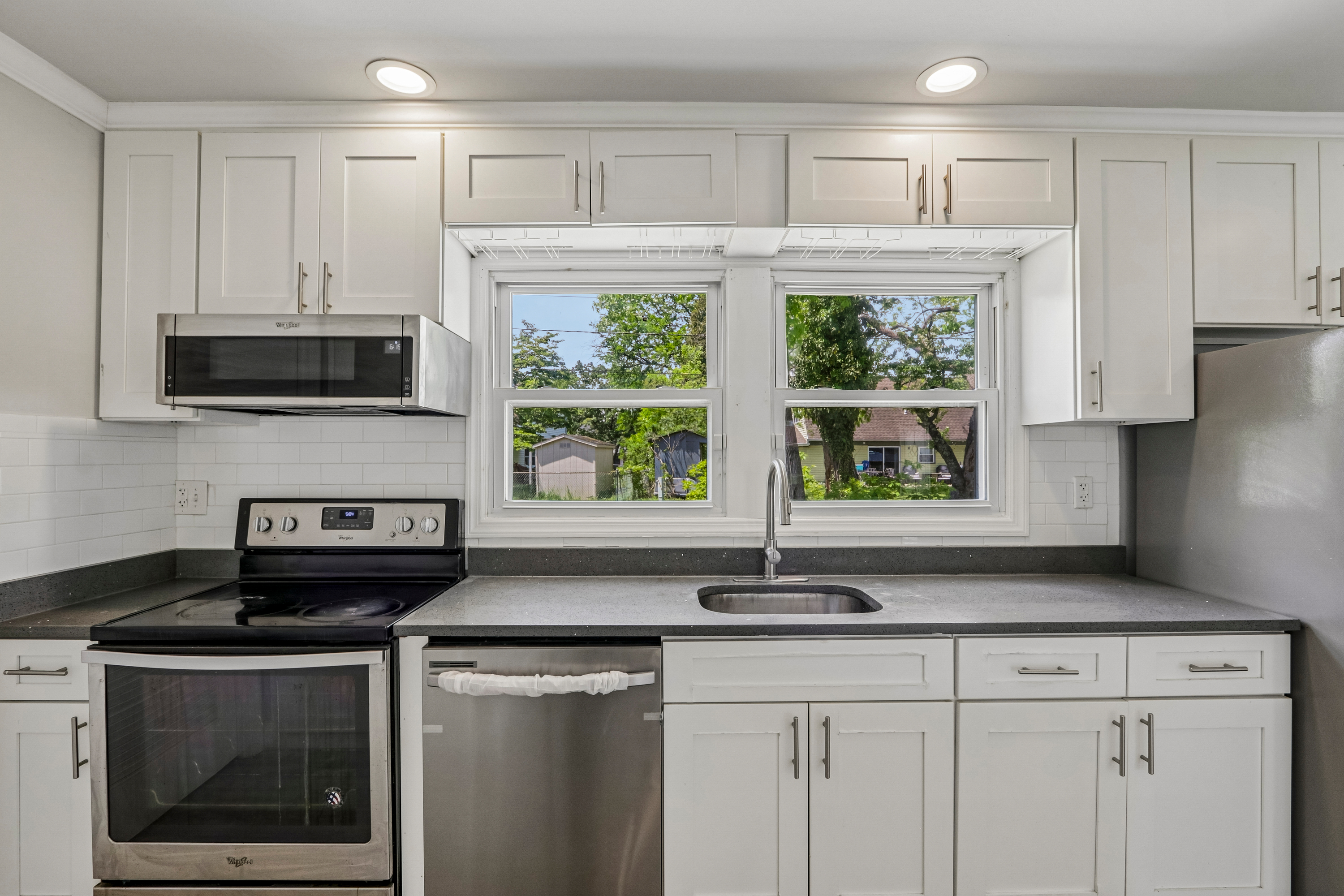 Photo 2 of 36 of 6 Newport Ln, Willingboro, NJ